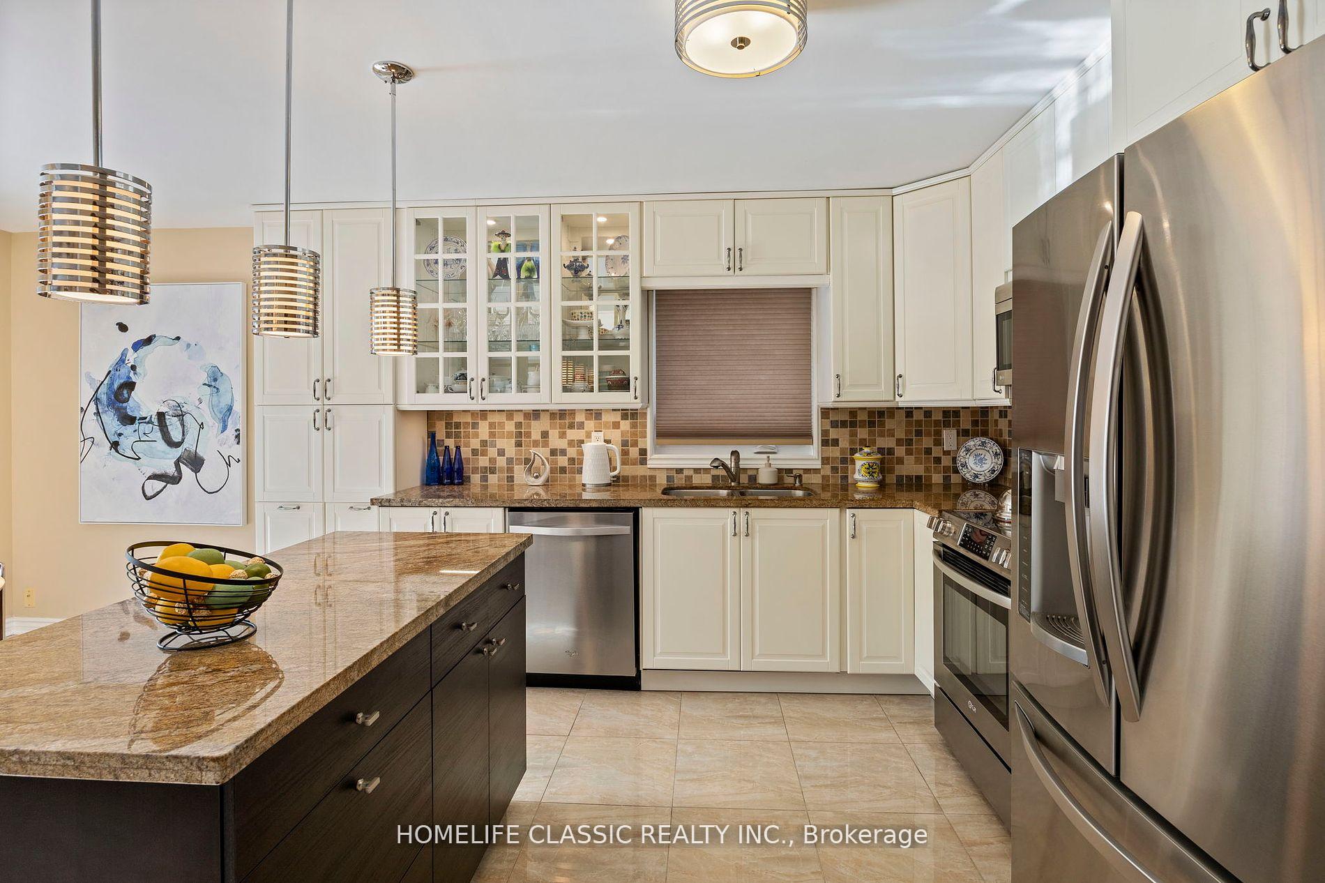 Photo 11 of 81 Pinewood Drive, Vaughan, Crestwood-Springfarm-Yorkhill — HOMEH