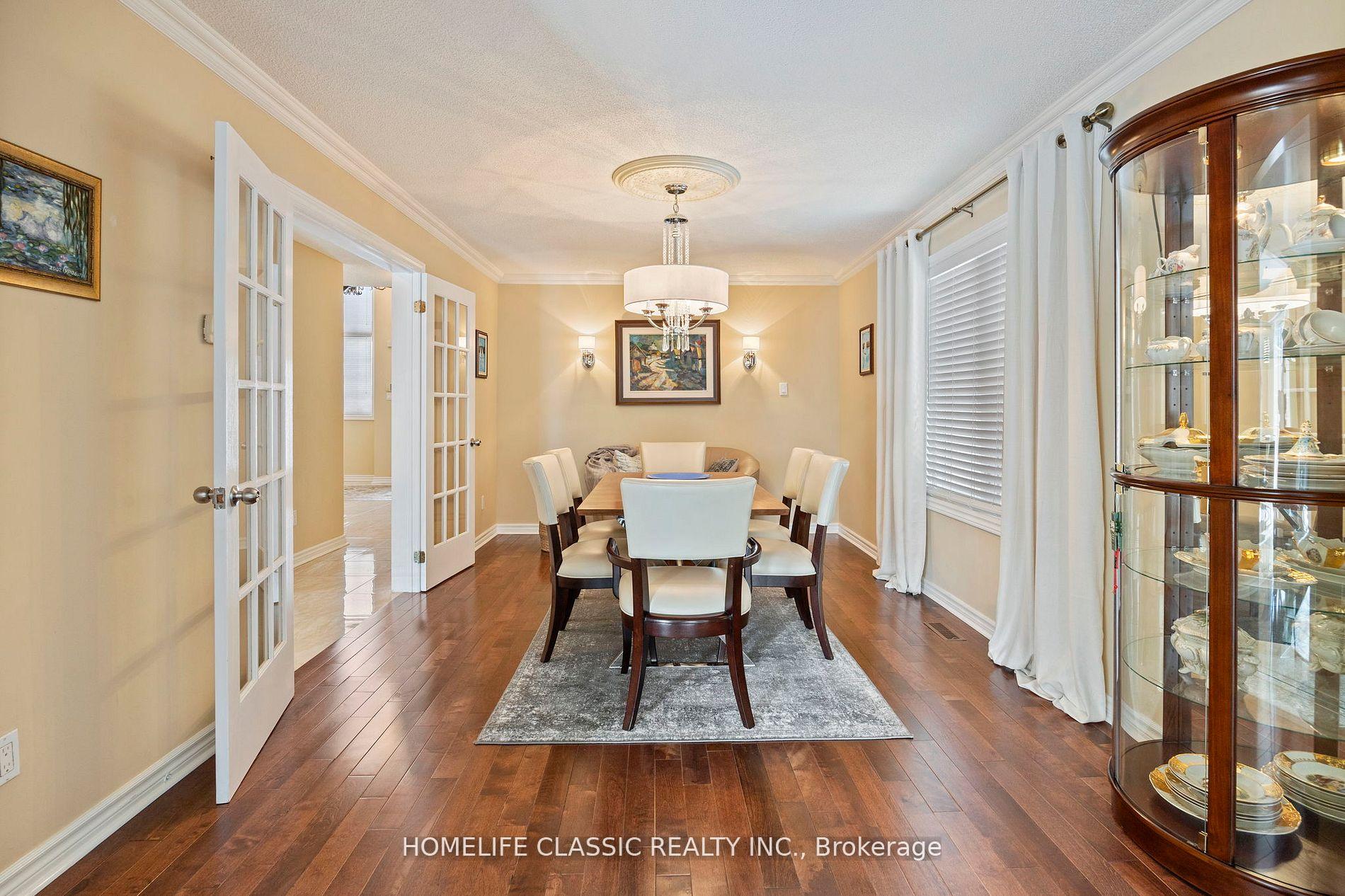 Photo 8 of 81 Pinewood Drive, Vaughan, Crestwood-Springfarm-Yorkhill — HOMEH