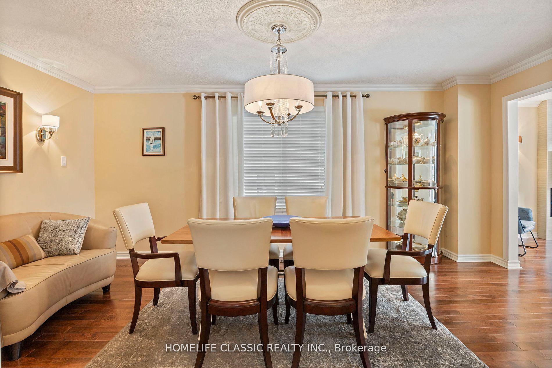 Photo 9 of 81 Pinewood Drive, Vaughan, Crestwood-Springfarm-Yorkhill — HOMEH
