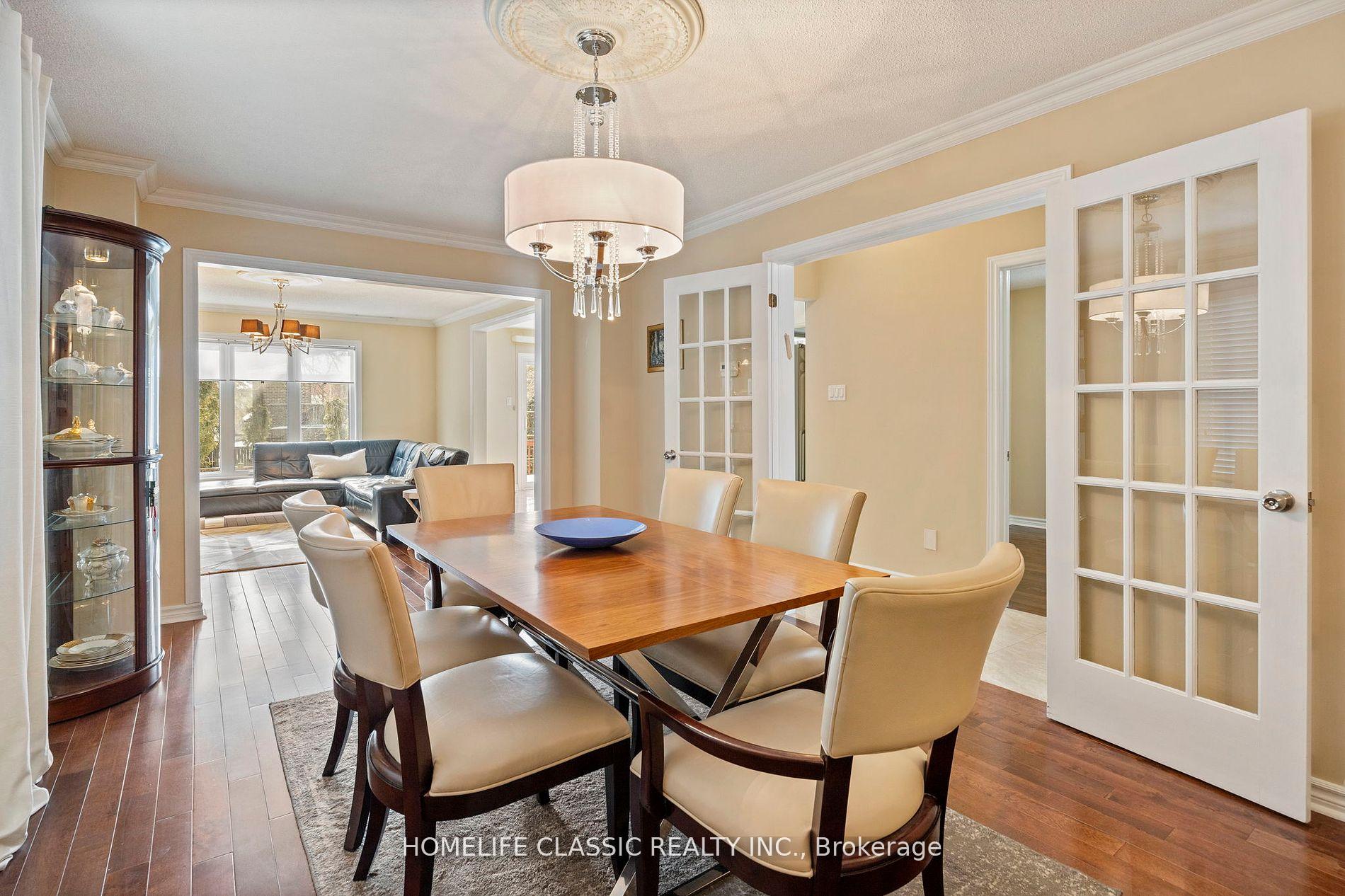 Photo 33 of 81 Pinewood Drive, Vaughan, Crestwood-Springfarm-Yorkhill — HOMEH