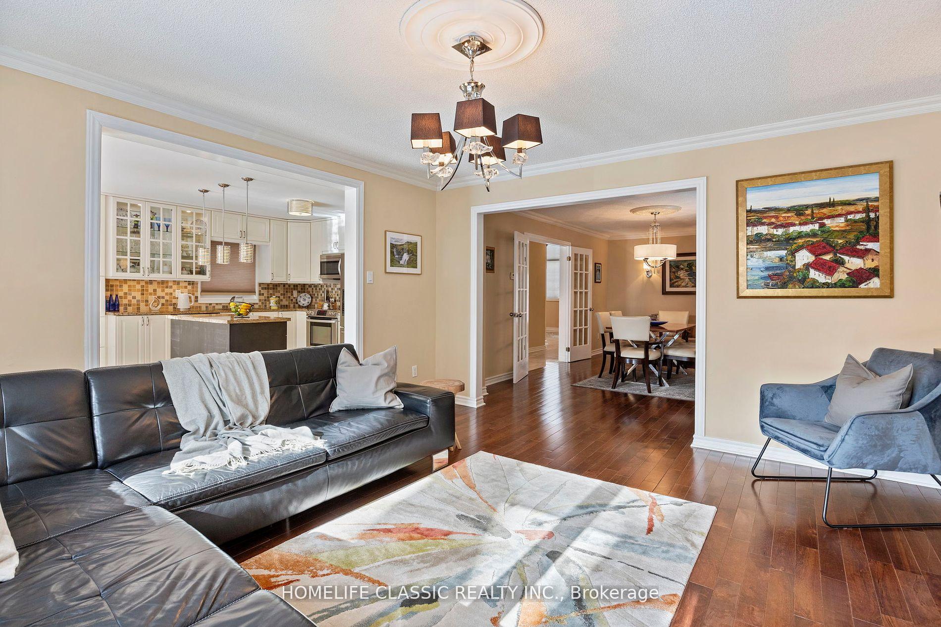 Photo 10 of 81 Pinewood Drive, Vaughan, Crestwood-Springfarm-Yorkhill — HOMEH