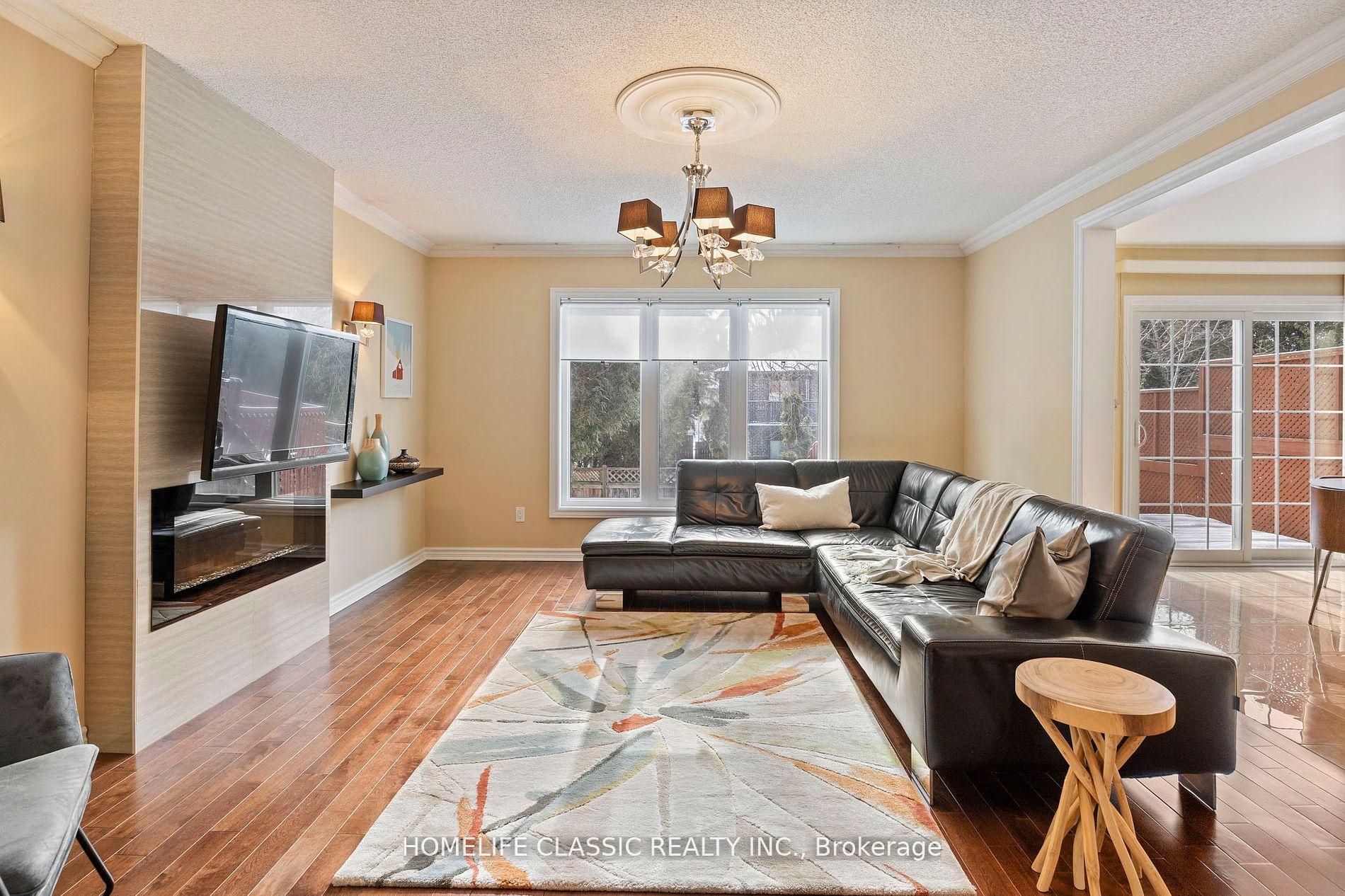 Photo 34 of 81 Pinewood Drive, Vaughan, Crestwood-Springfarm-Yorkhill — HOMEH