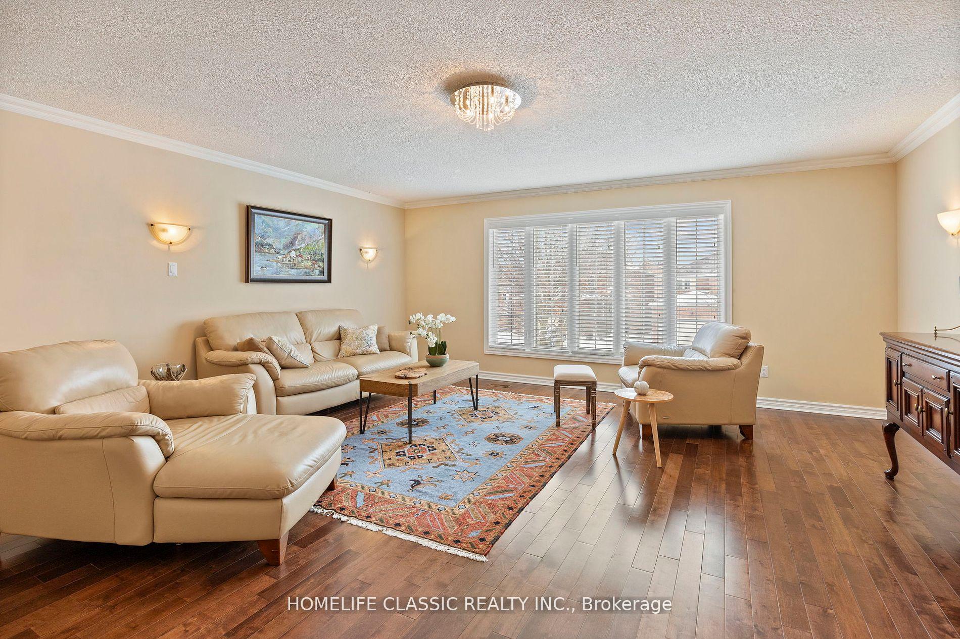 Photo 17 of 81 Pinewood Drive, Vaughan, Crestwood-Springfarm-Yorkhill — HOMEH