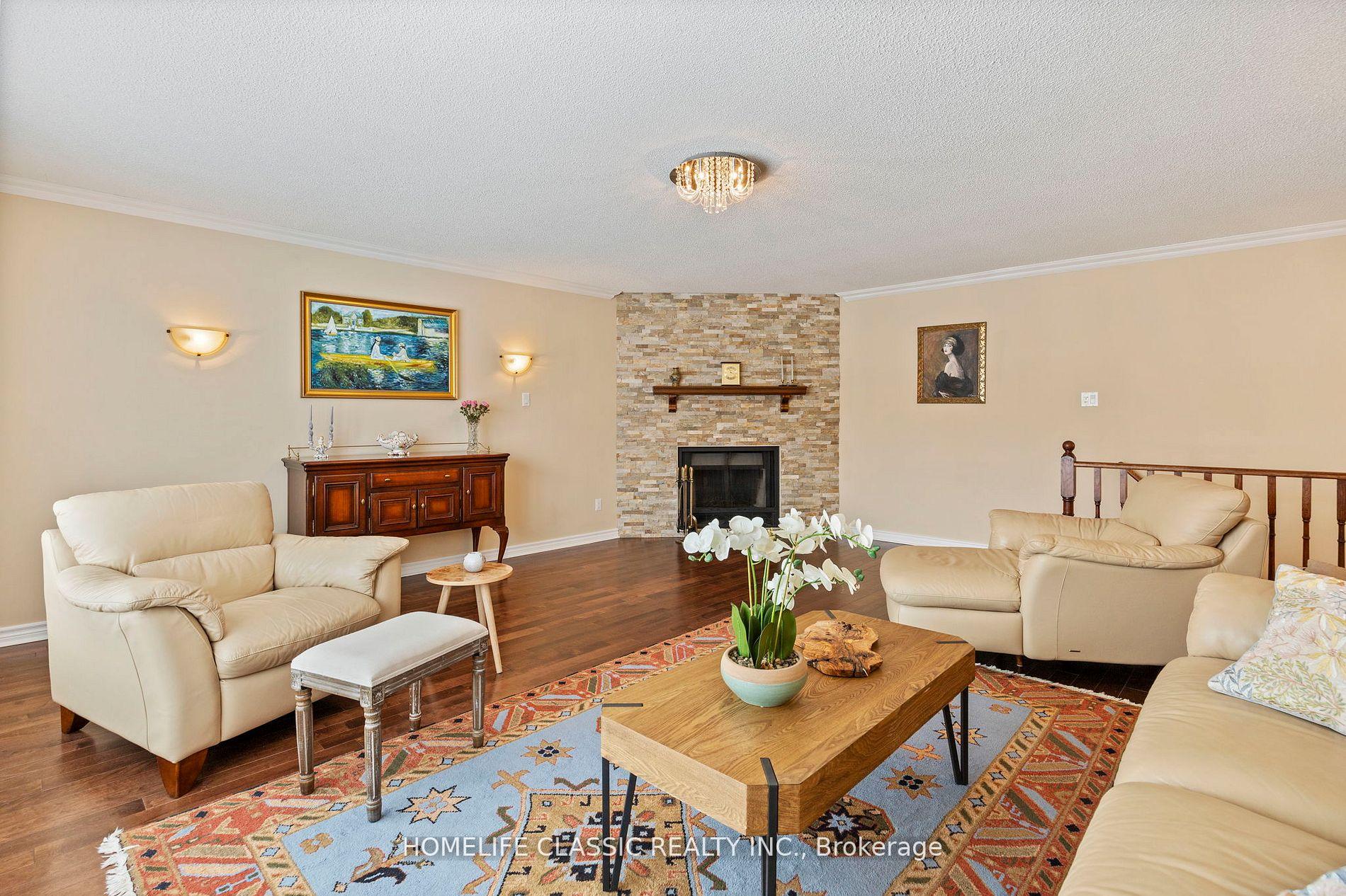 Photo 13 of 81 Pinewood Drive, Vaughan, Crestwood-Springfarm-Yorkhill — HOMEH