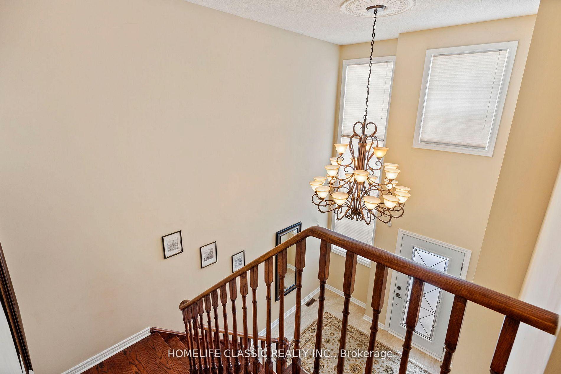 Photo 14 of 81 Pinewood Drive, Vaughan, Crestwood-Springfarm-Yorkhill — HOMEH
