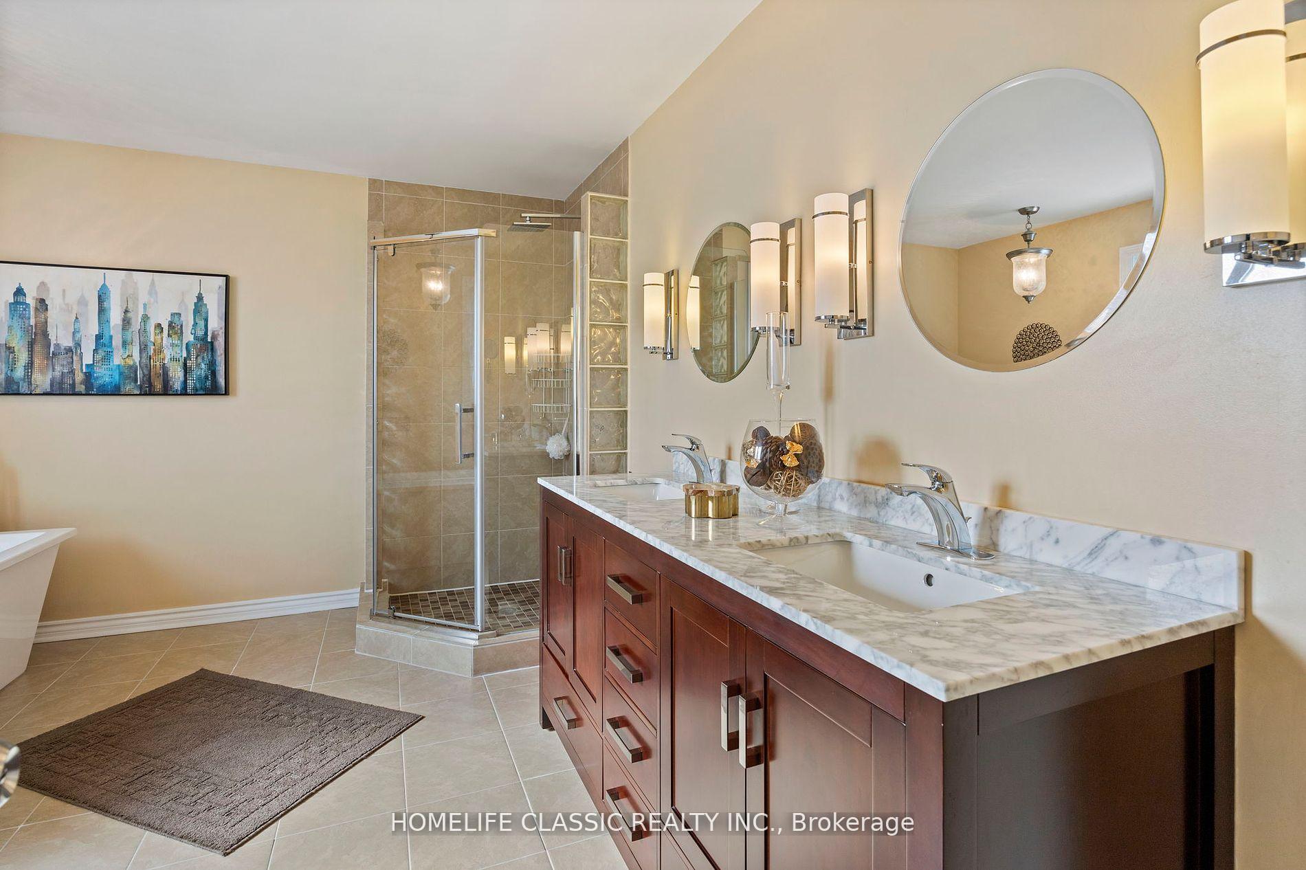 Photo 18 of 81 Pinewood Drive, Vaughan, Crestwood-Springfarm-Yorkhill — HOMEH