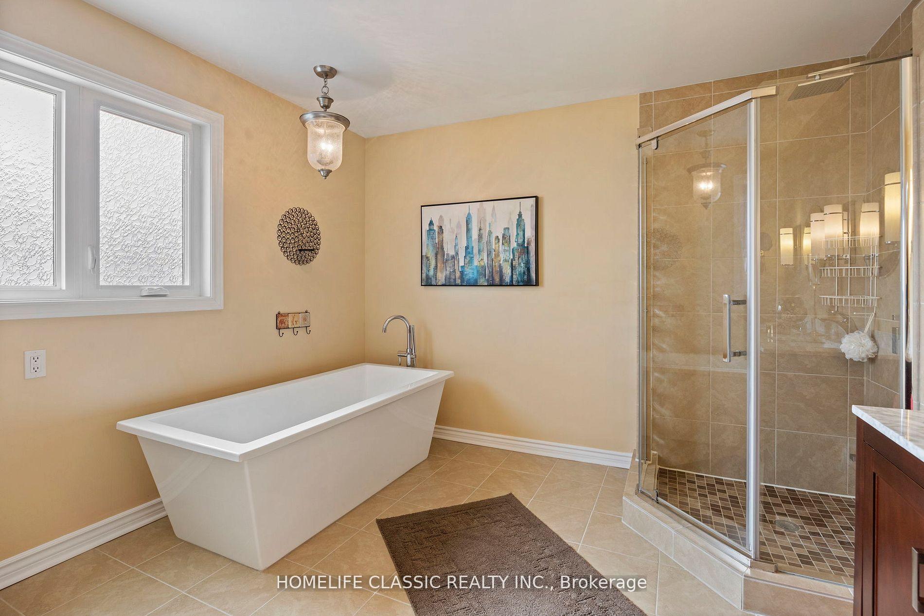 Photo 19 of 81 Pinewood Drive, Vaughan, Crestwood-Springfarm-Yorkhill — HOMEH