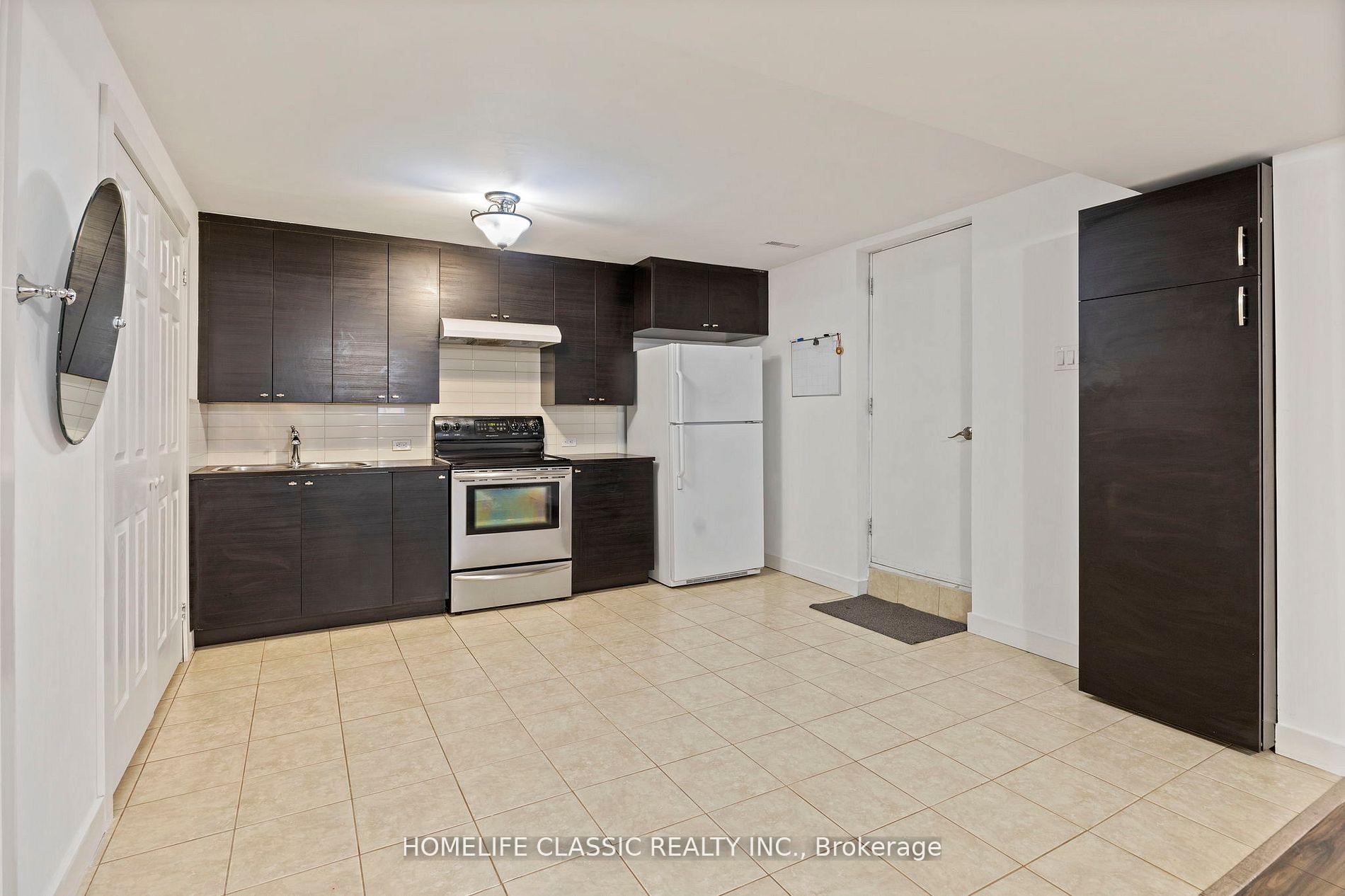 Photo 25 of 81 Pinewood Drive, Vaughan, Crestwood-Springfarm-Yorkhill — HOMEH