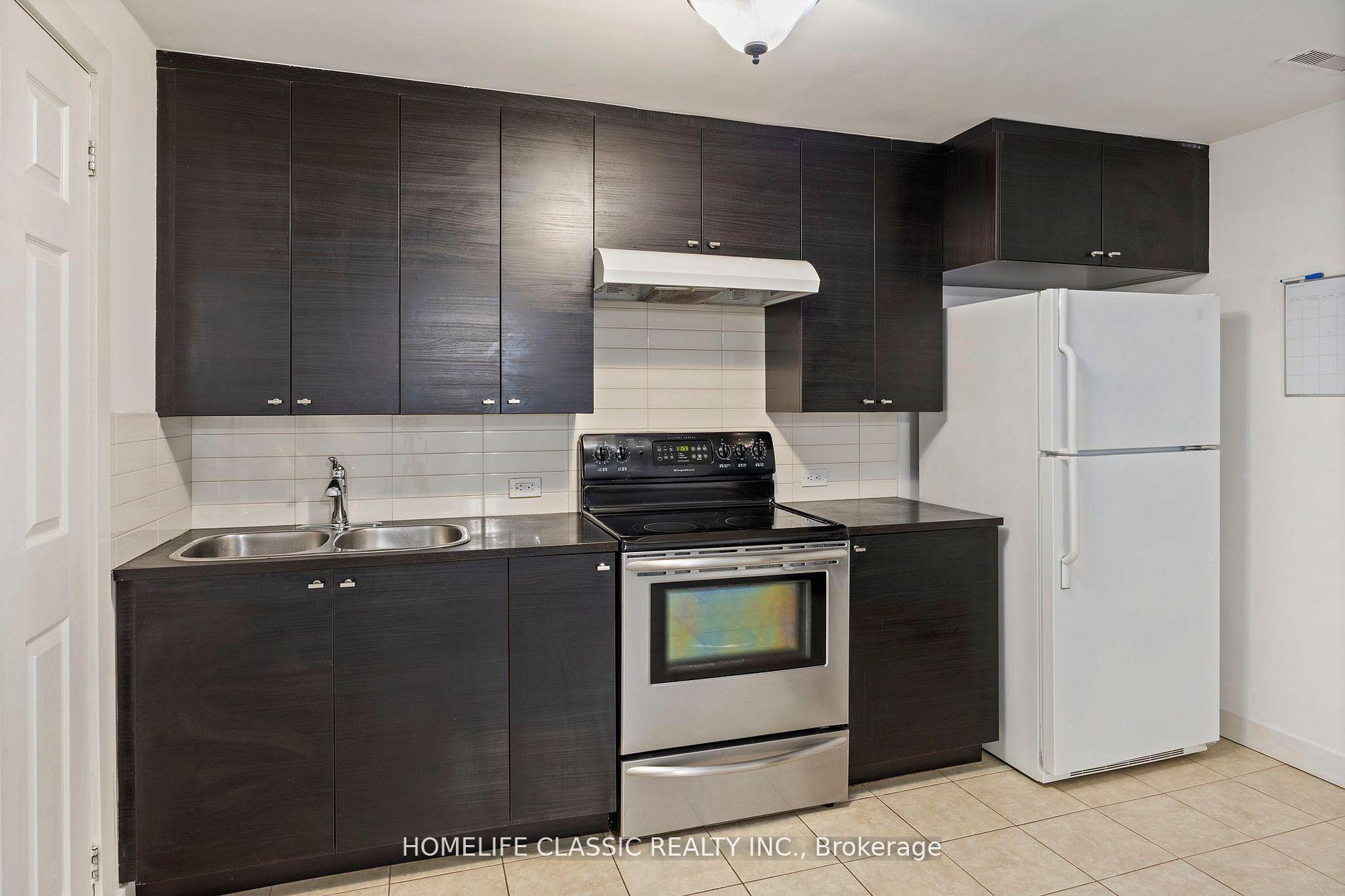 Photo 26 of 81 Pinewood Drive, Vaughan, Crestwood-Springfarm-Yorkhill — HOMEH