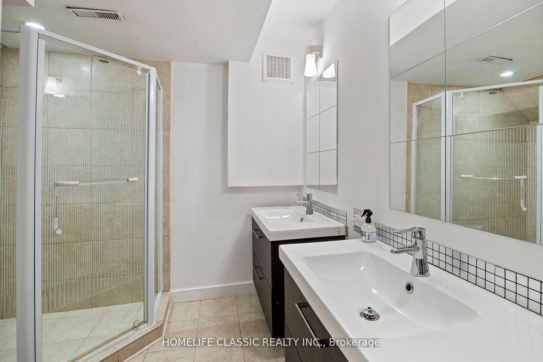Photo 22 of 81 Pinewood Drive, Vaughan, Crestwood-Springfarm-Yorkhill — HOMEH