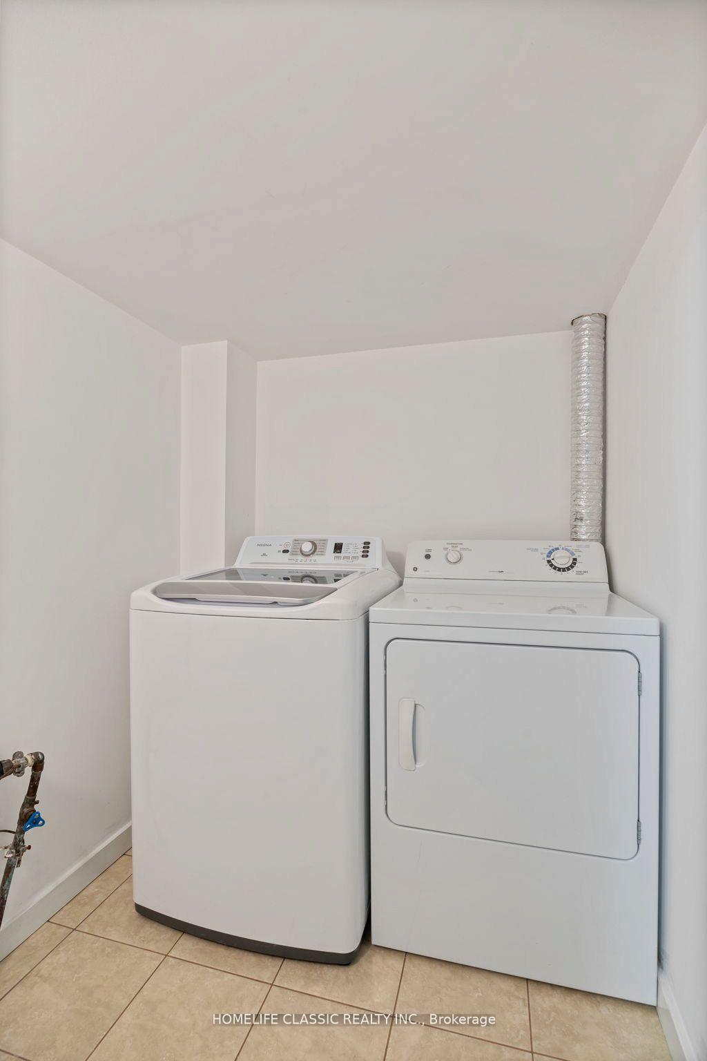Photo 21 of 81 Pinewood Drive, Vaughan, Crestwood-Springfarm-Yorkhill — HOMEH
