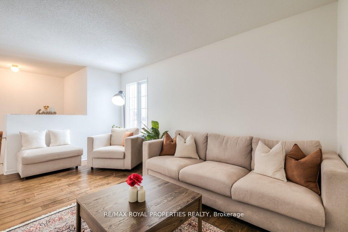Photo 8 of 55 Abernethy Crescent, Clarington, Bowmanville — HOMEH