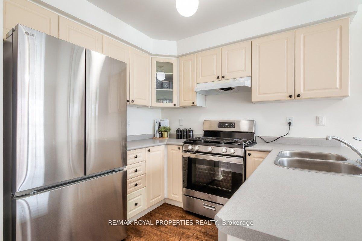 Photo 19 of 55 Abernethy Crescent, Clarington, Bowmanville — HOMEH