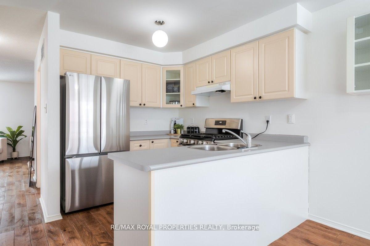 Photo 17 of 55 Abernethy Crescent, Clarington, Bowmanville — HOMEH