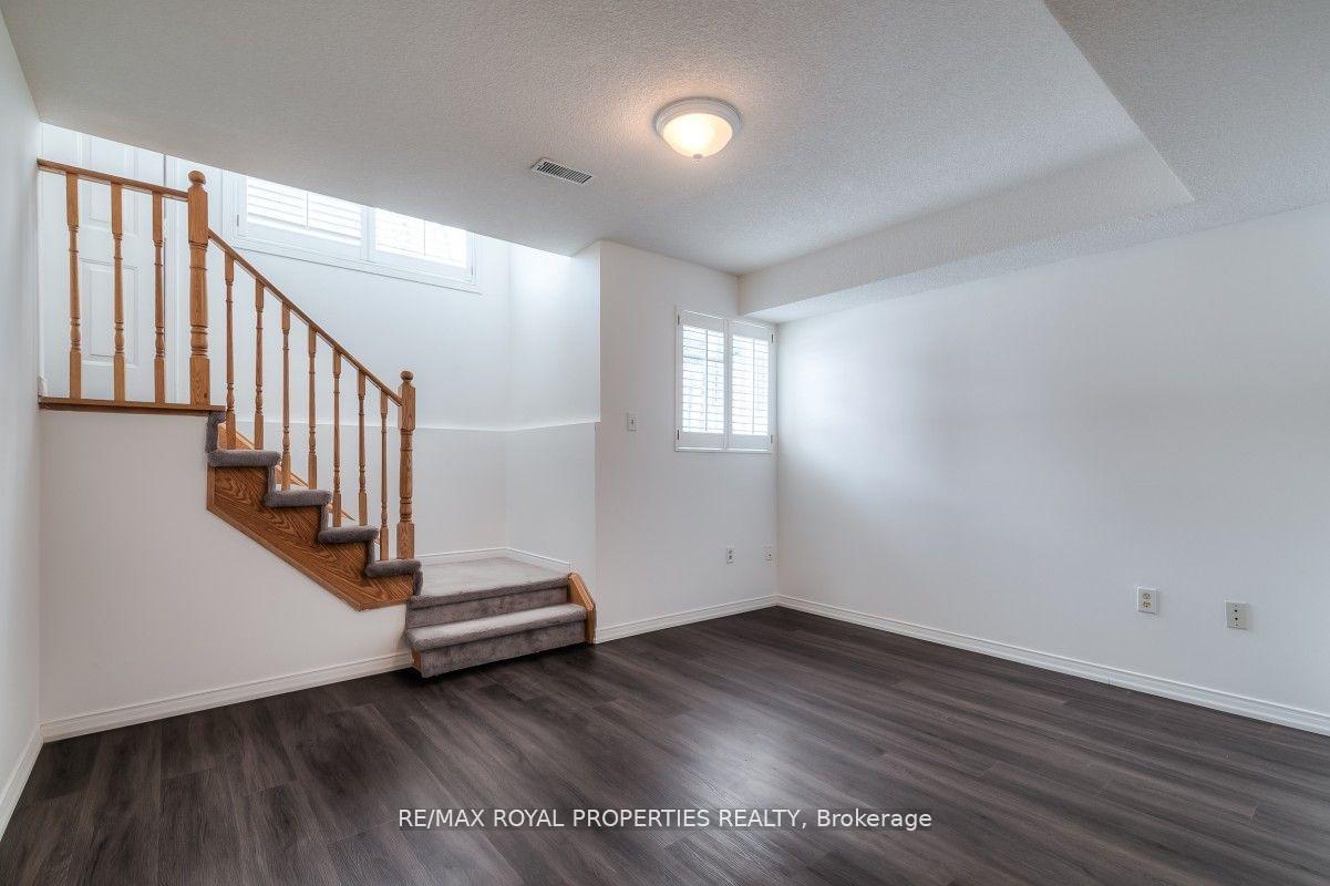 Photo 10 of 55 Abernethy Crescent, Clarington, Bowmanville — HOMEH