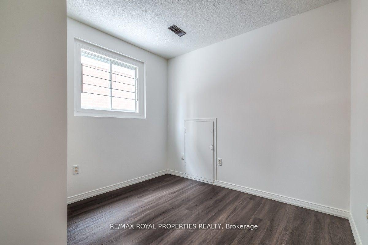 Photo 15 of 55 Abernethy Crescent, Clarington, Bowmanville — HOMEH