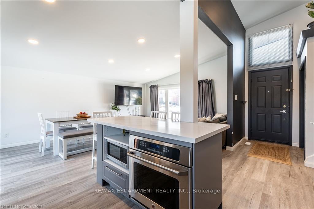Photo 4 of 158 Laurier Avenue, Hamilton, Buchanan — HOMEH
