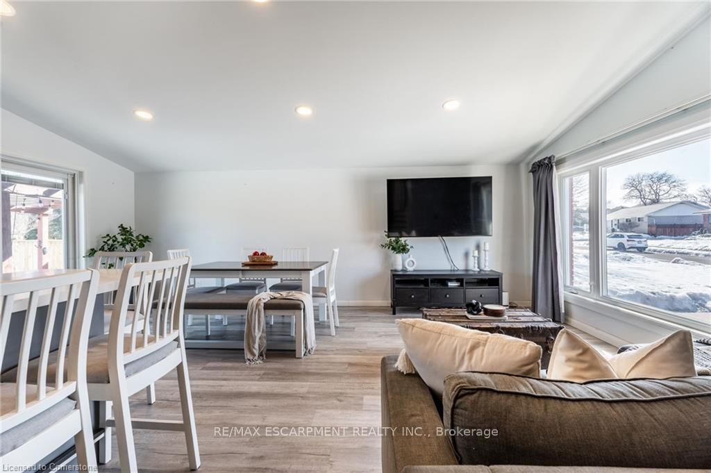 Photo 3 of 158 Laurier Avenue, Hamilton, Buchanan — HOMEH