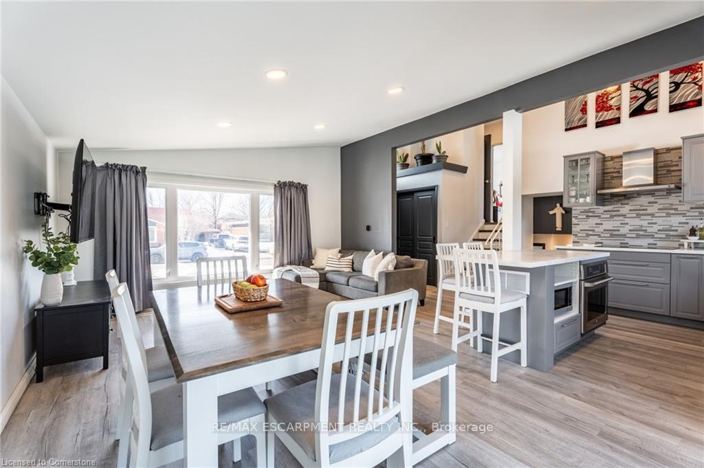 Photo 2 of 158 Laurier Avenue, Hamilton, Buchanan — HOMEH