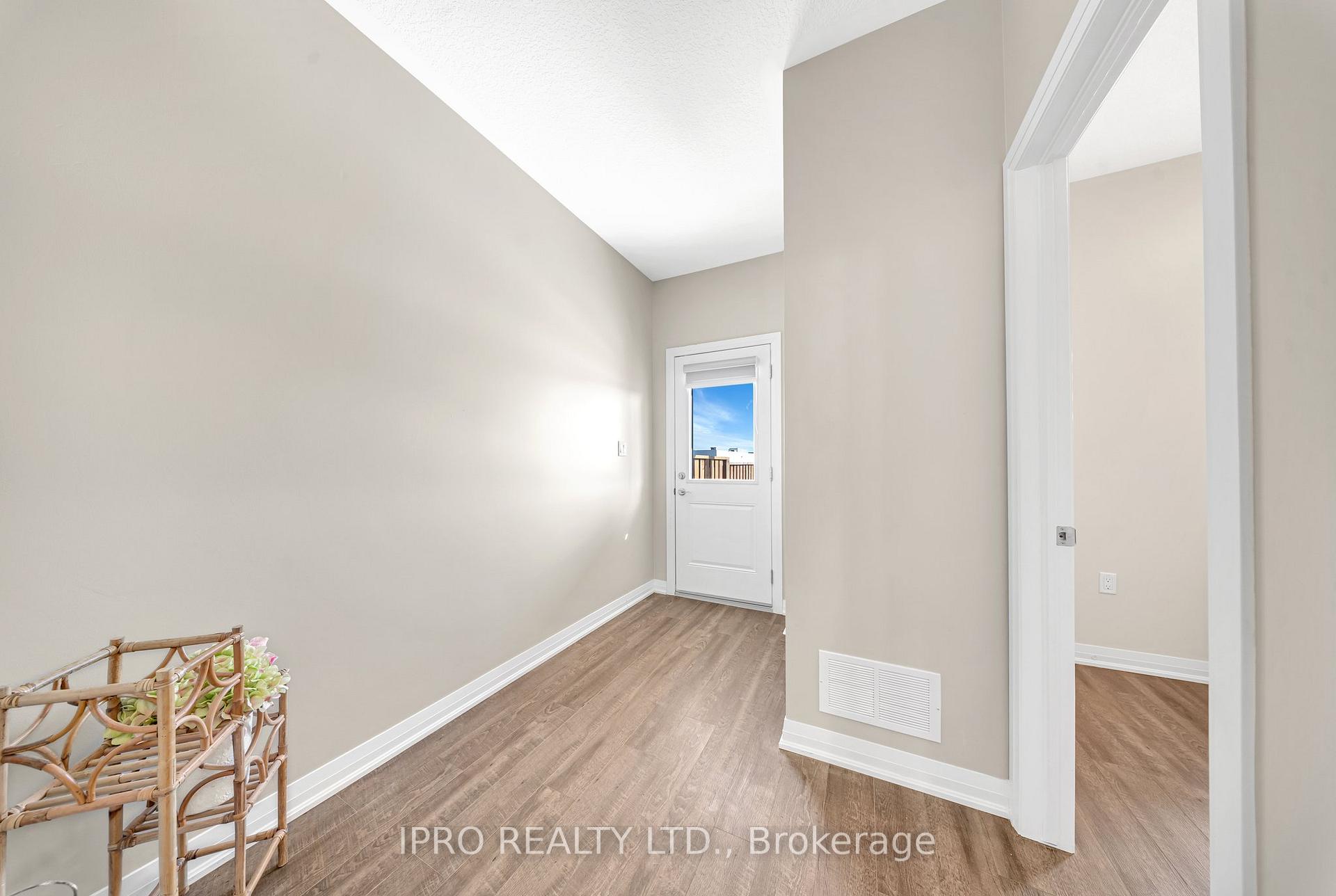 Photo 10 of 38 Canary Grass Boulevard, Hamilton, Rural Glanbrook — HOMEH