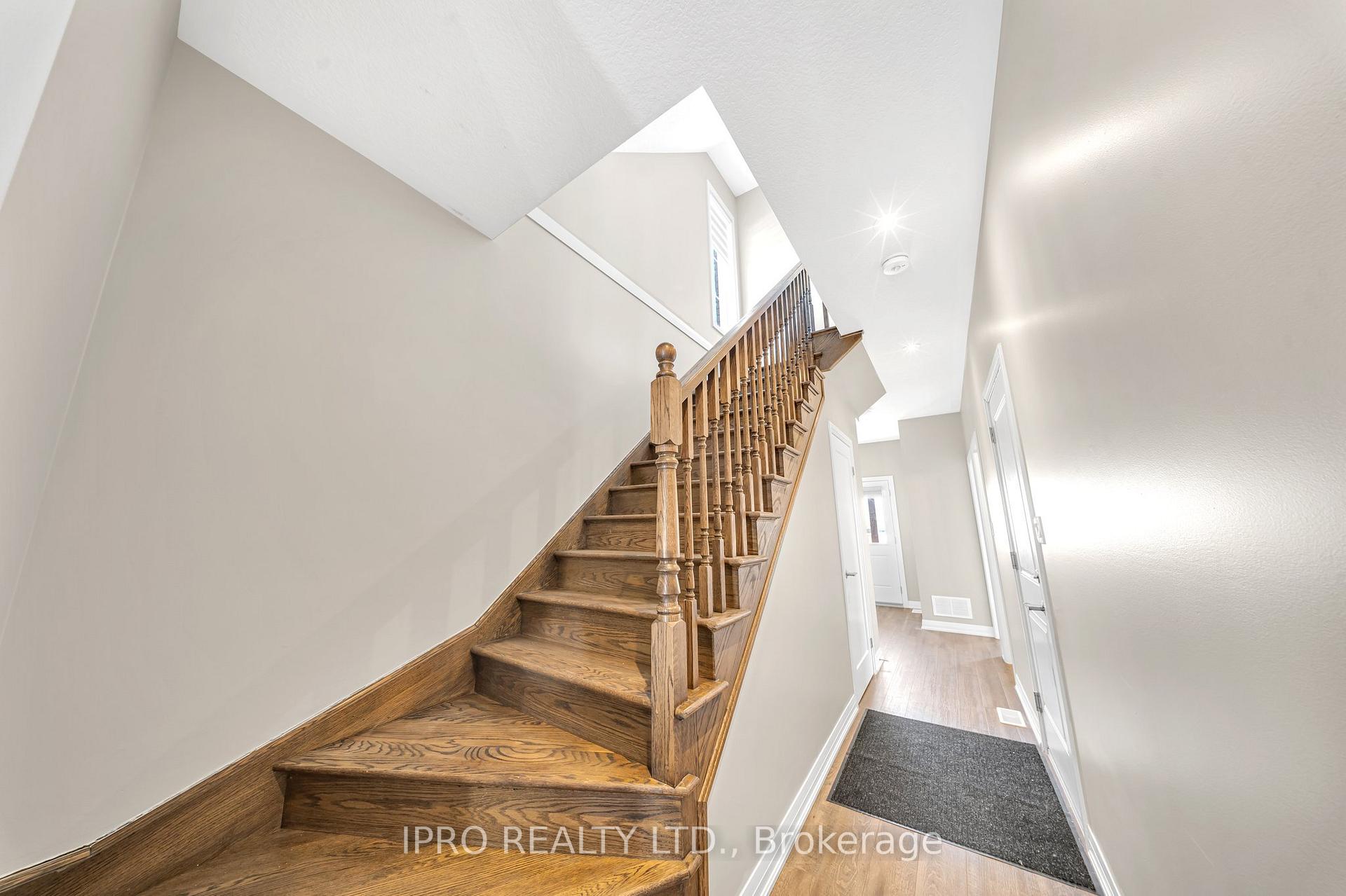 Photo 5 of 38 Canary Grass Boulevard, Hamilton, Rural Glanbrook — HOMEH