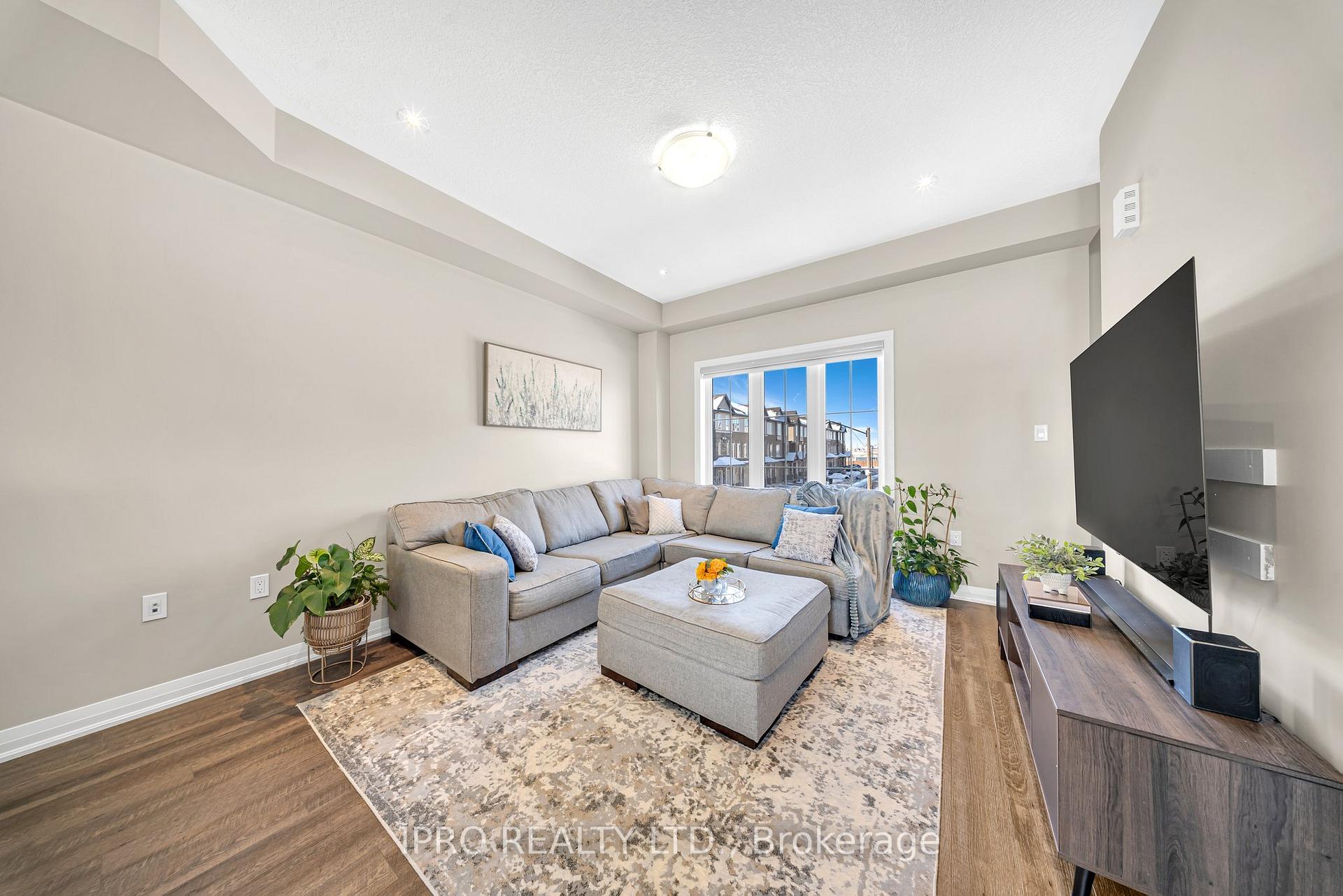 Photo 24 of 38 Canary Grass Boulevard, Hamilton, Rural Glanbrook — HOMEH