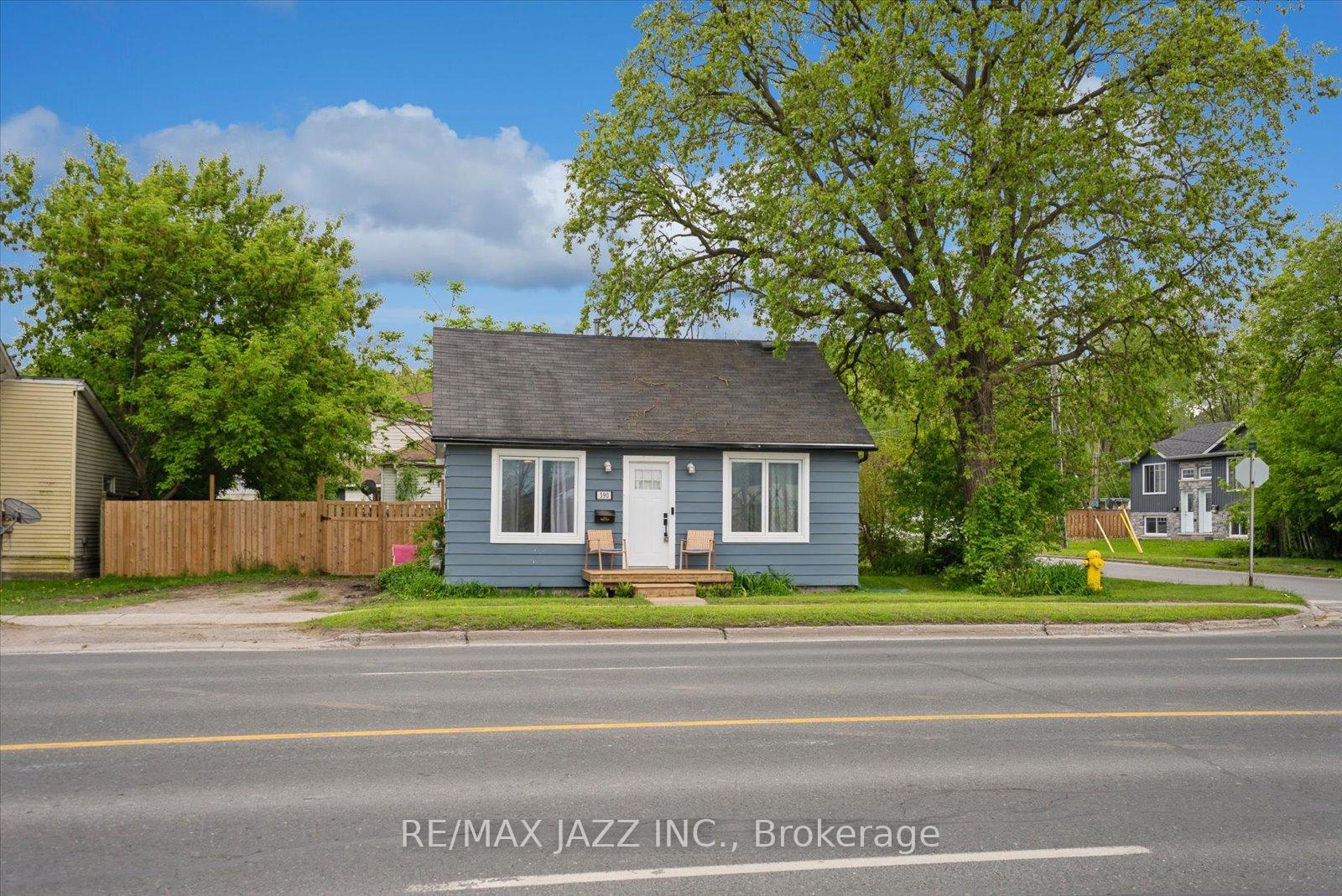 Photo 1 of 390 Front Street, Quinte West, Trenton Ward — HOMEH