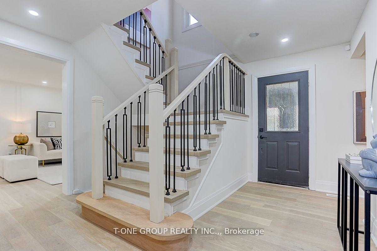 Photo 6 of 86 Liebeck Crescent, Markham, Unionville — HOMEH