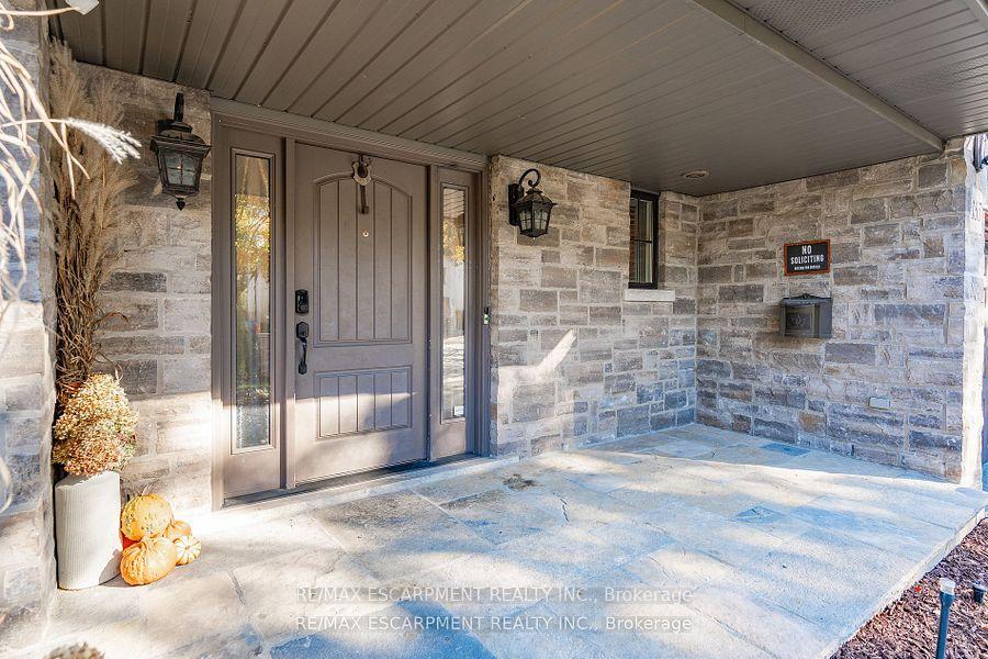 Photo 2 of 185 Central Drive, Hamilton, Ancaster — HOMEH