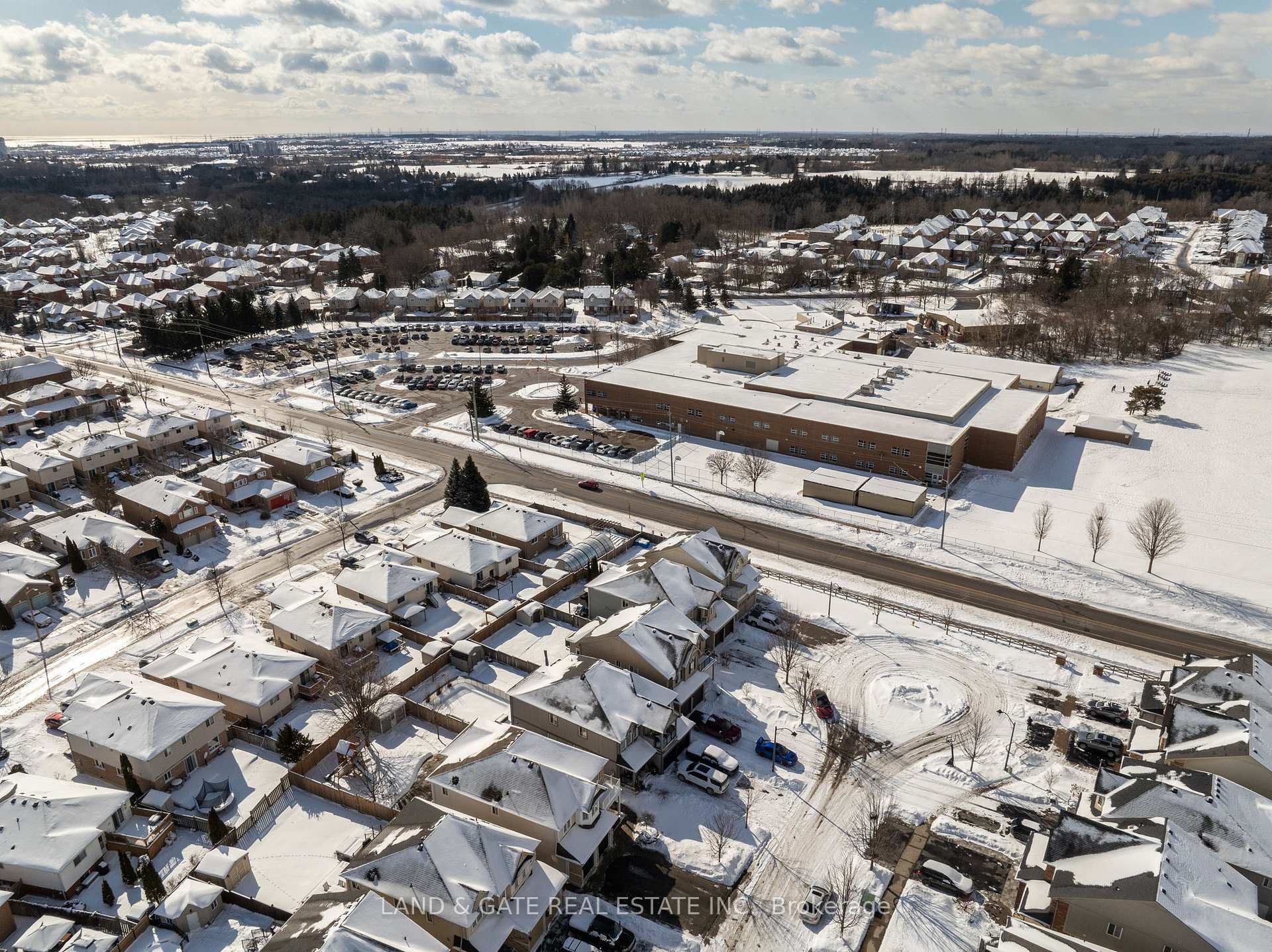 Photo 46 of 195 Honeyman Drive, Clarington, Bowmanville — HOMEH
