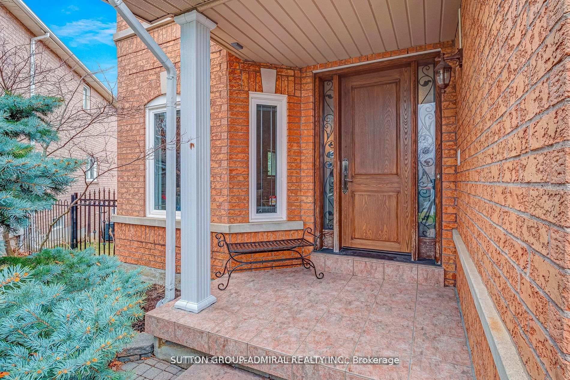 Photo 2 of 88 Klamath Court, Vaughan, Maple — HOMEH