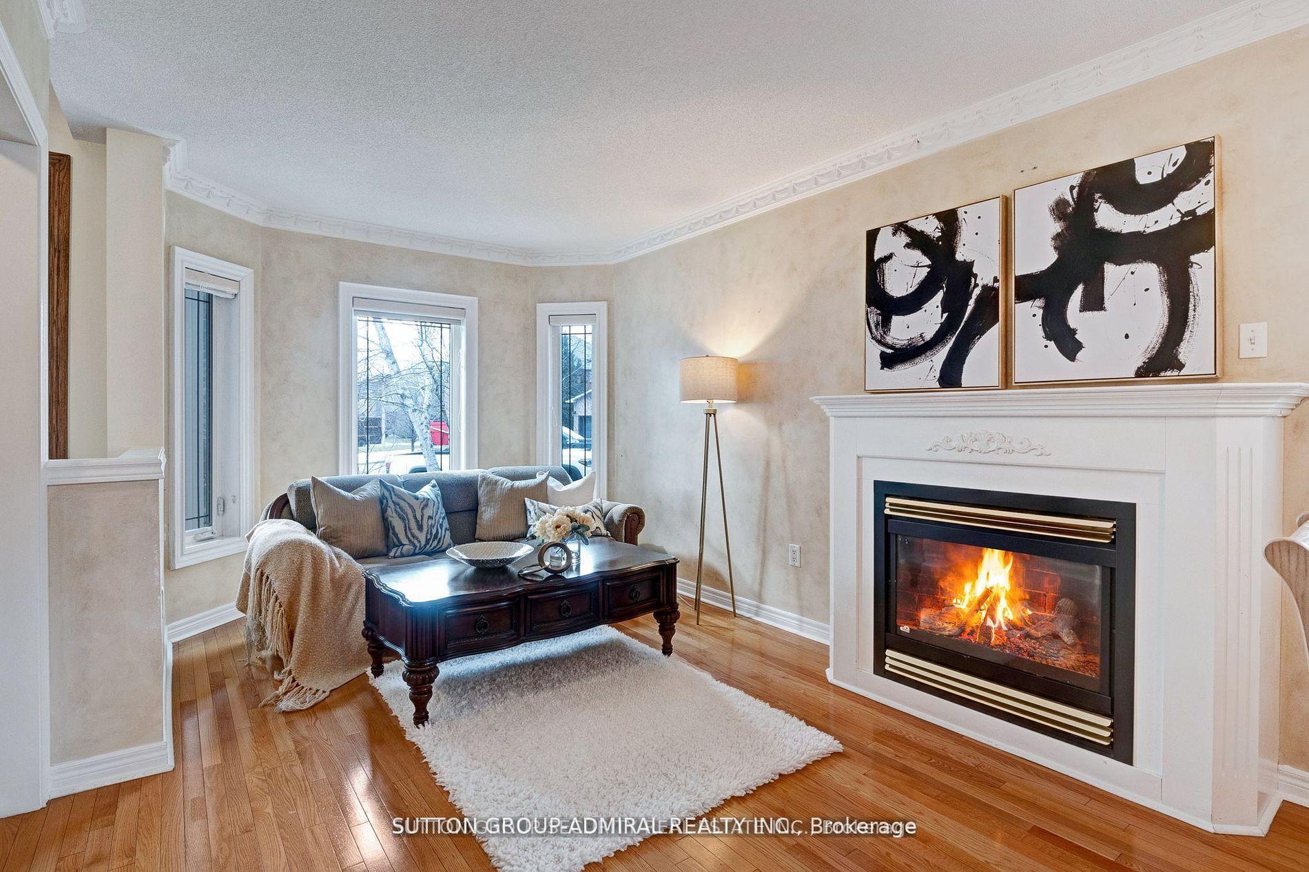 Photo 5 of 88 Klamath Court, Vaughan, Maple — HOMEH