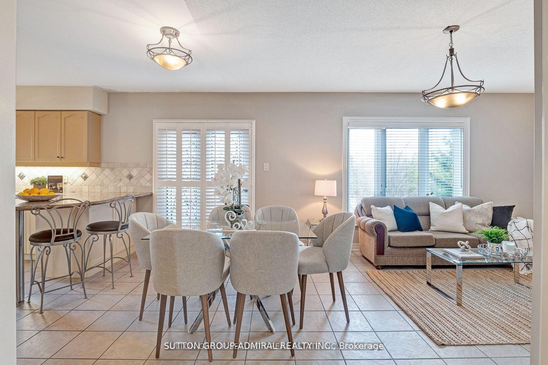 Photo 4 of 88 Klamath Court, Vaughan, Maple — HOMEH