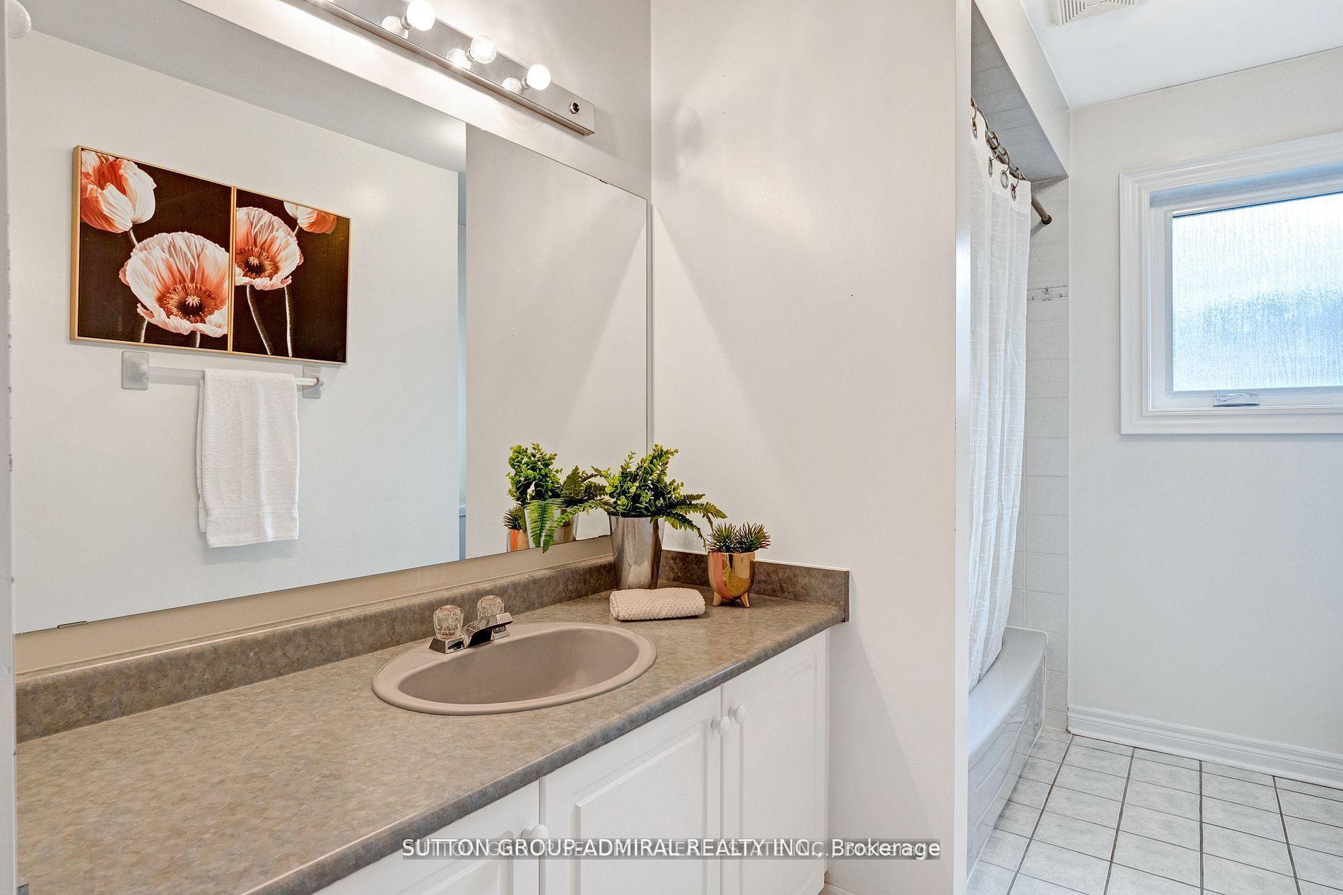 Photo 6 of 88 Klamath Court, Vaughan, Maple — HOMEH