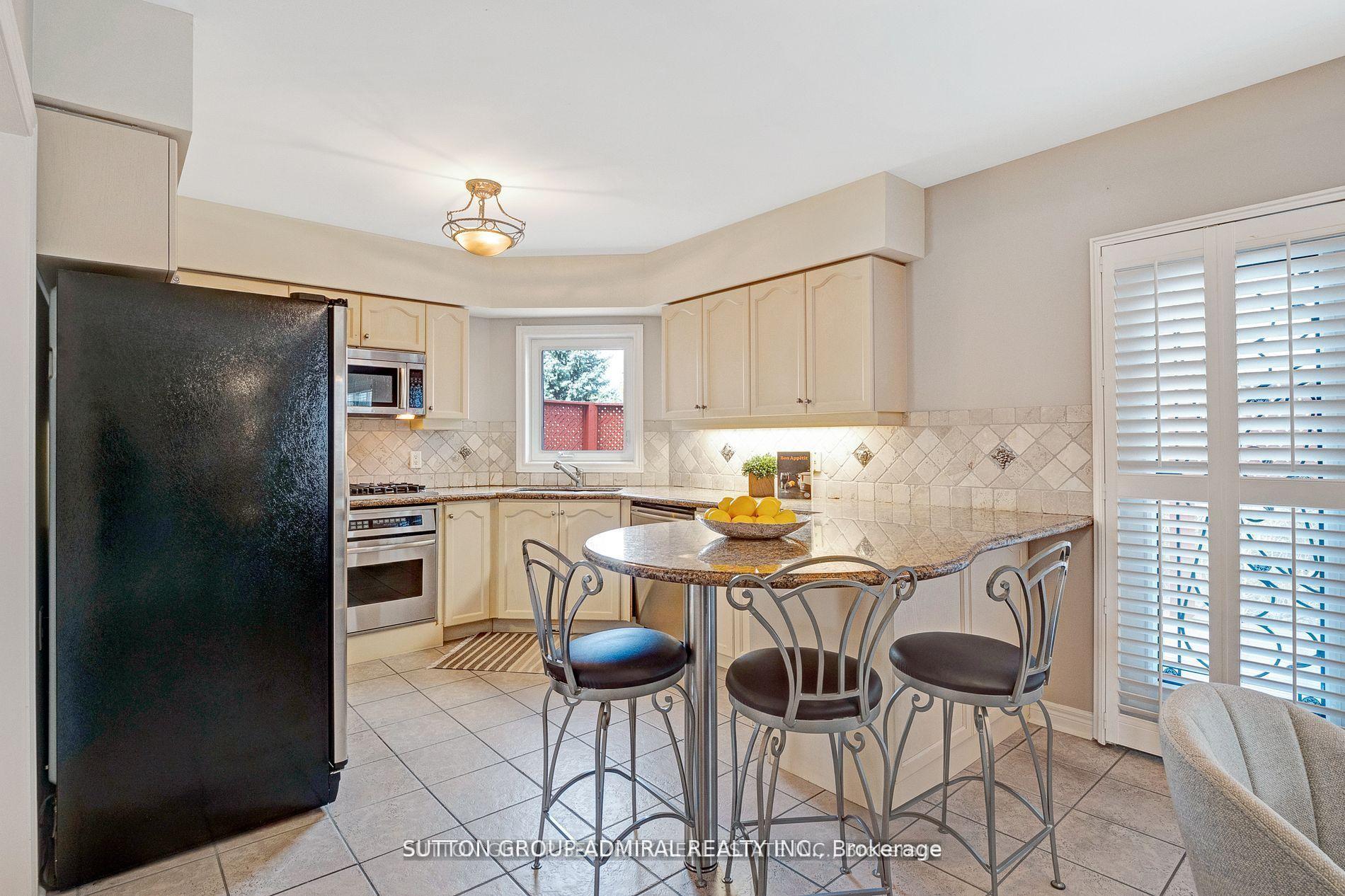 Photo 15 of 88 Klamath Court, Vaughan, Maple — HOMEH