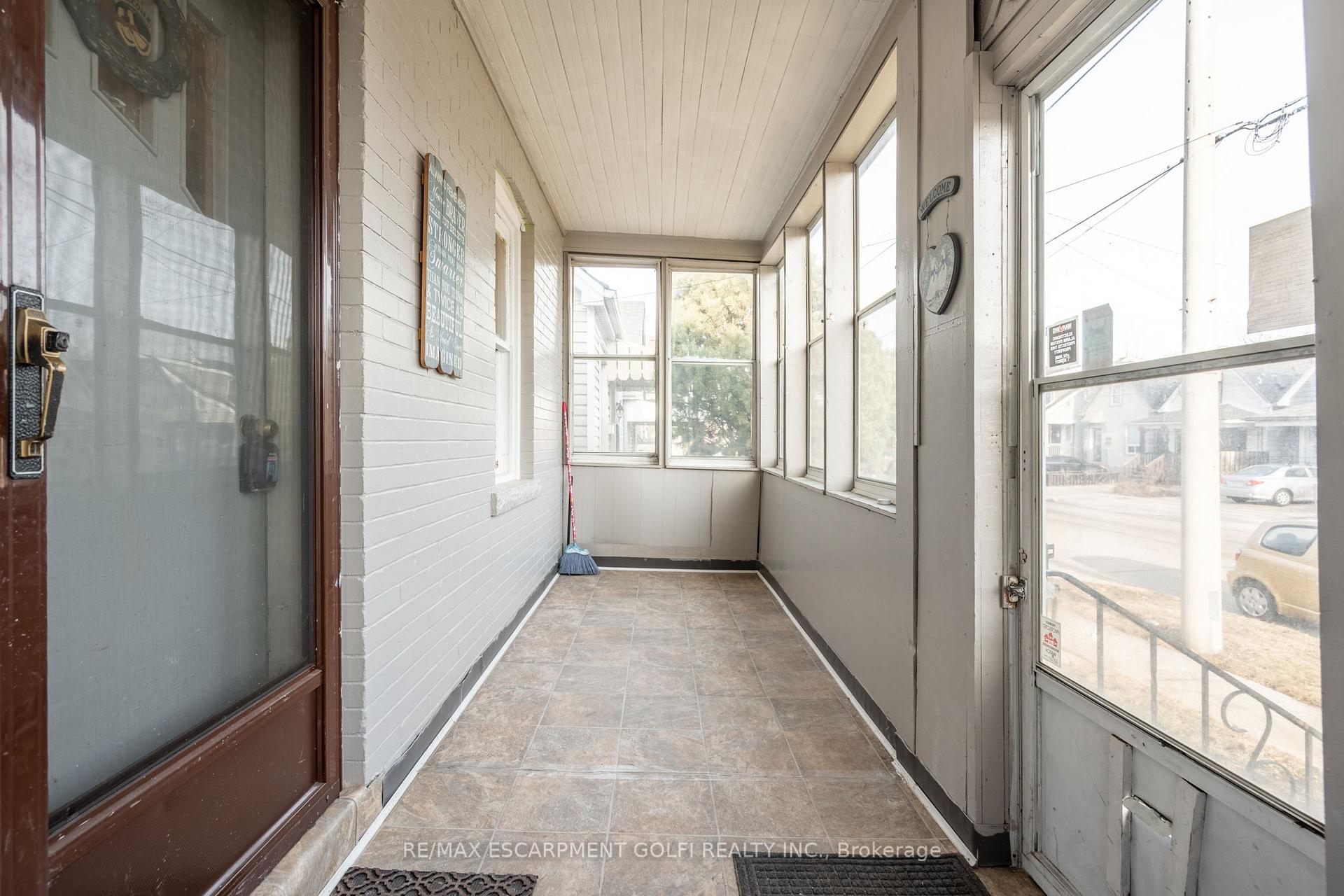 Photo 4 of 102 Newlands Avenue, Hamilton, Homeside — HOMEH