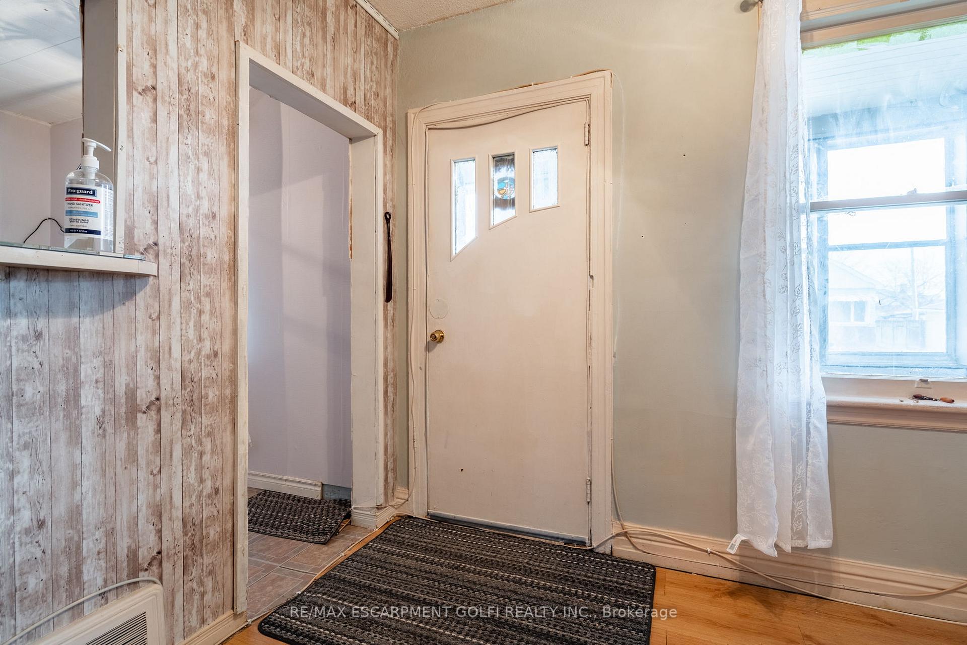 Photo 3 of 102 Newlands Avenue, Hamilton, Homeside — HOMEH