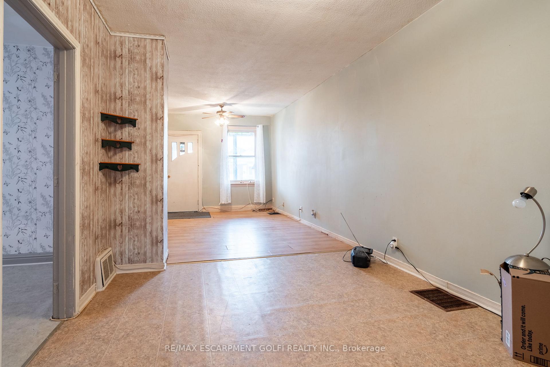 Photo 6 of 102 Newlands Avenue, Hamilton, Homeside — HOMEH