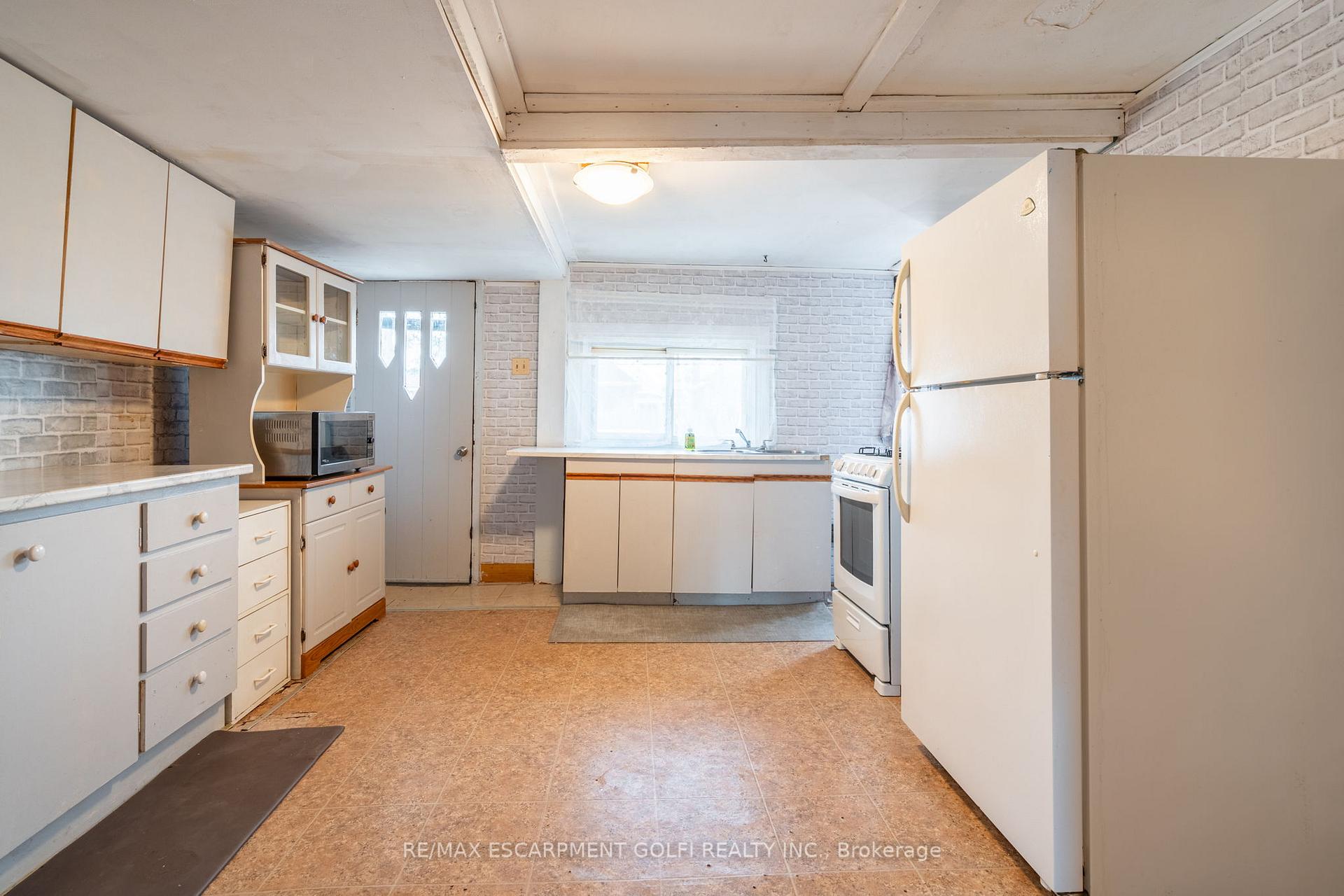 Photo 9 of 102 Newlands Avenue, Hamilton, Homeside — HOMEH