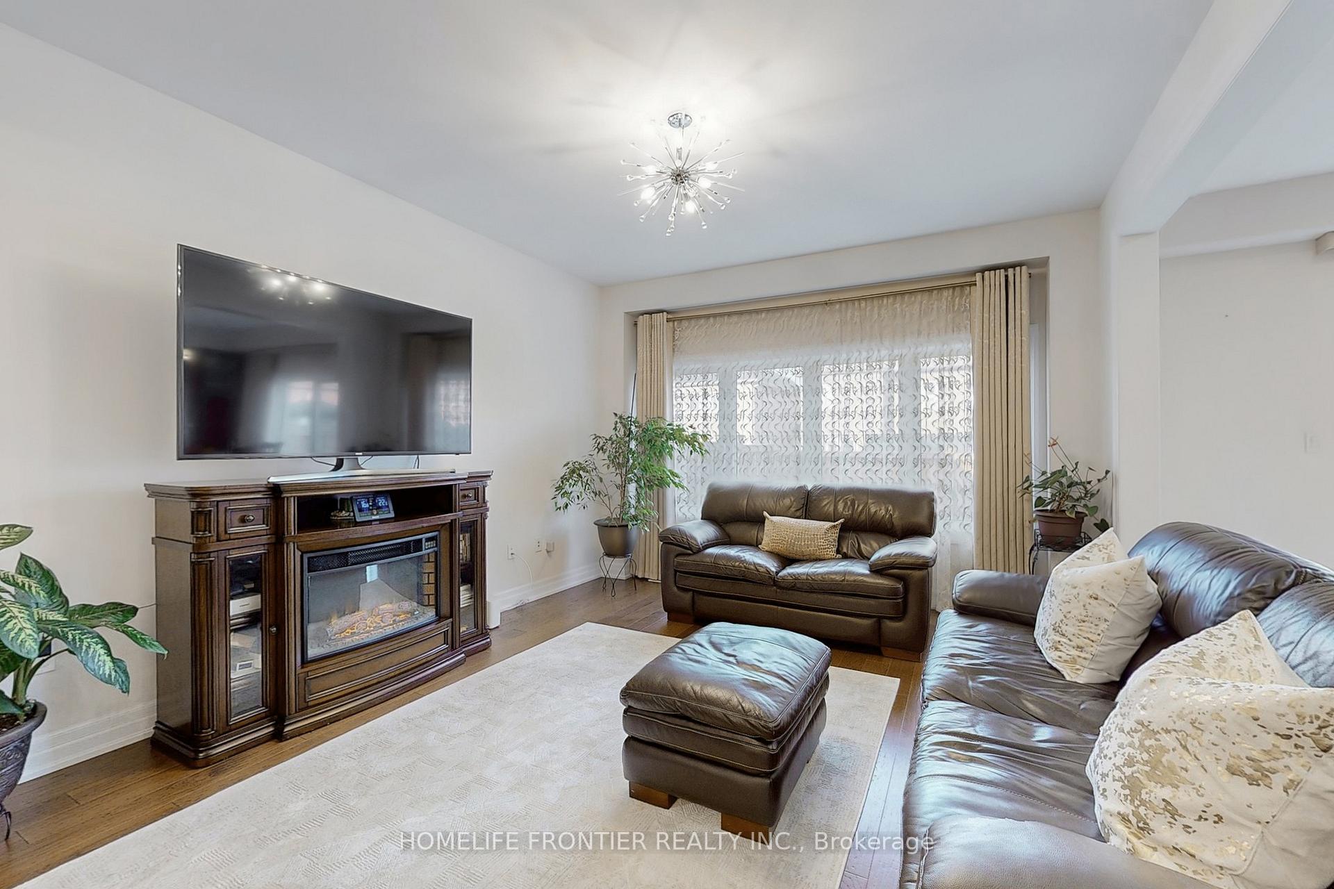 Photo 4 of 1452 Farrow Crescent, Innisfil, Alcona — HOMEH
