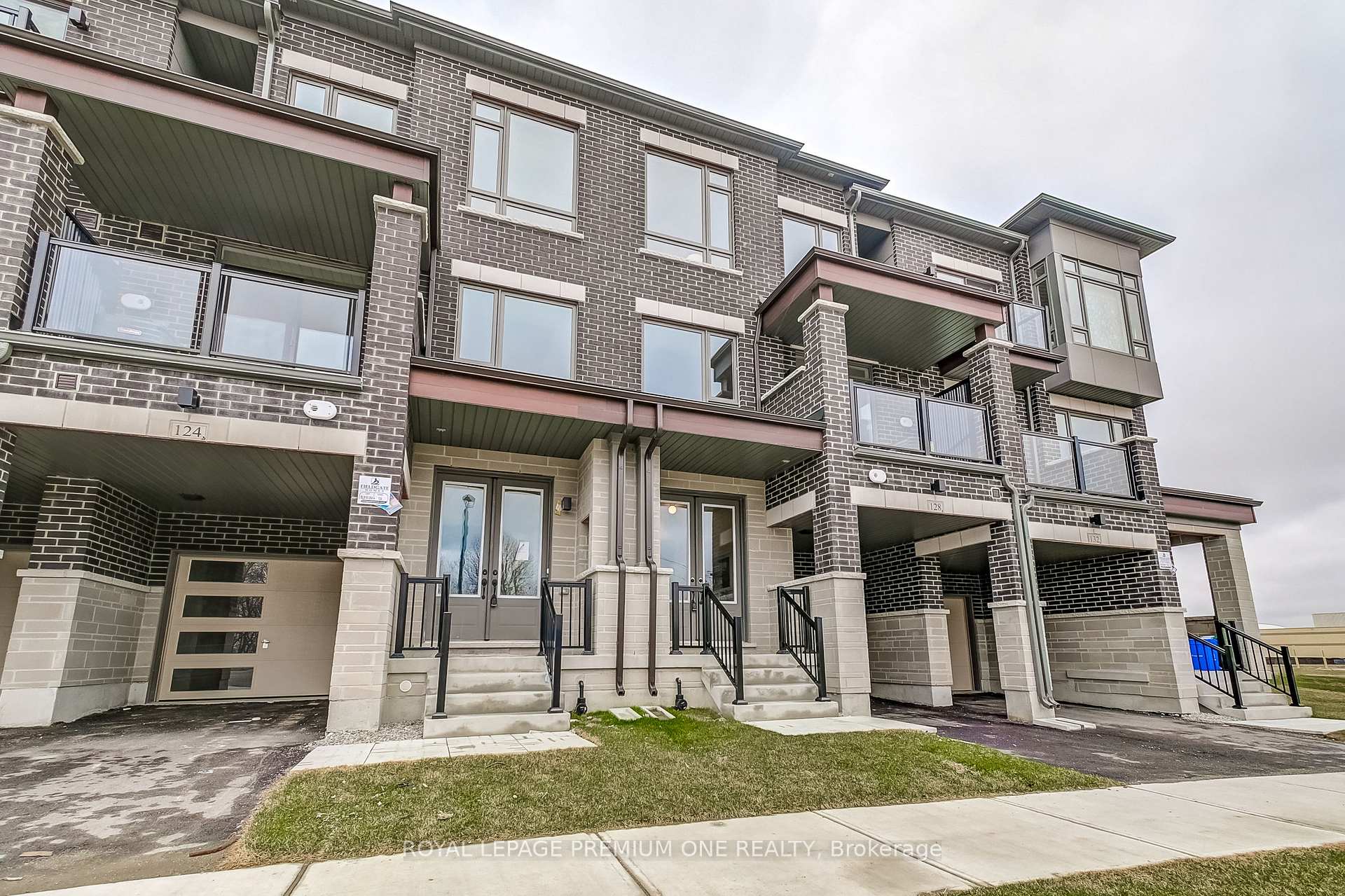 Photo 5 of 128 Thule Street, Vaughan, Vellore Village — HOMEH