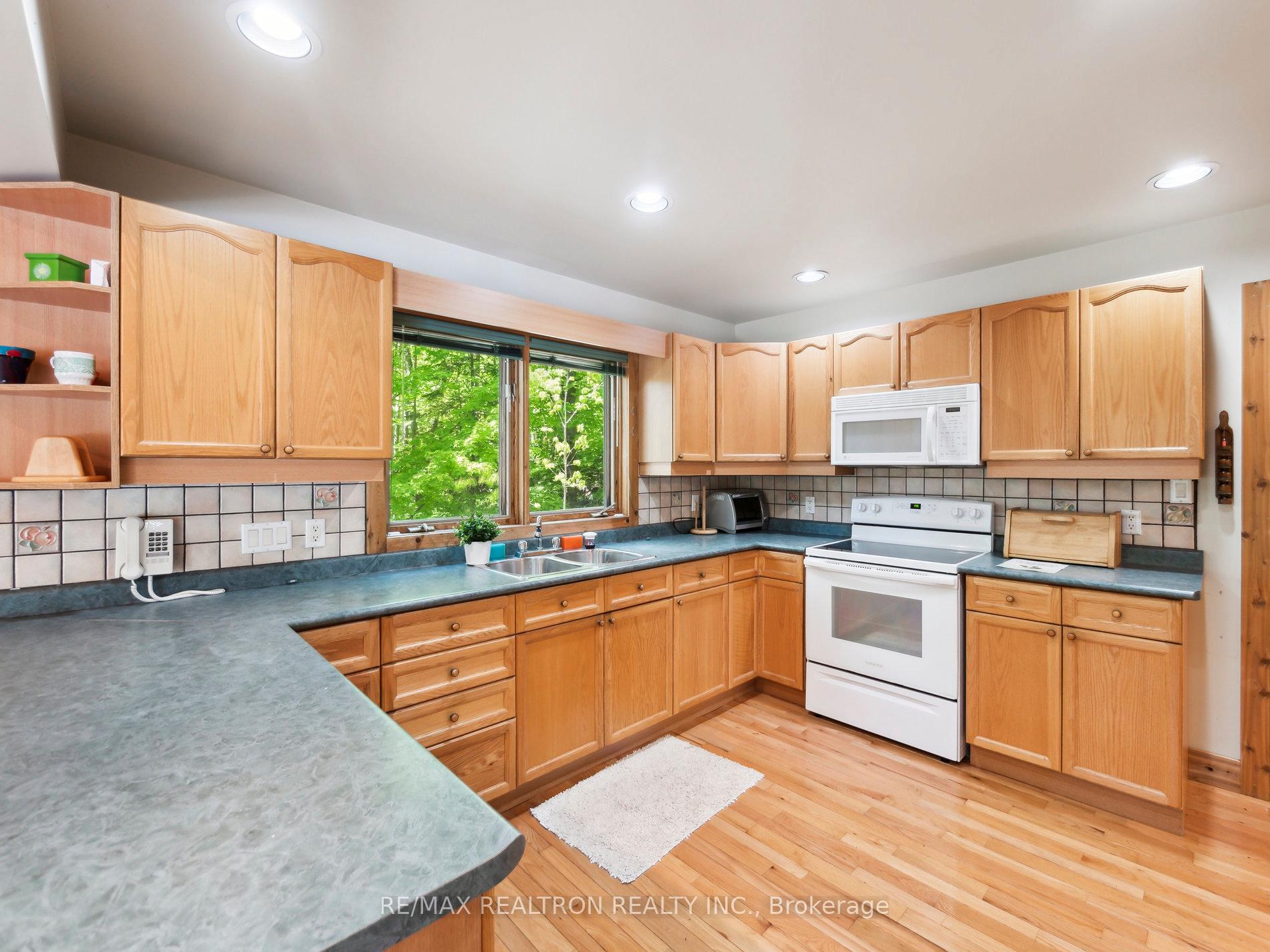 Photo 9 of 82 Pinetree Road, Gravenhurst, Wood (Gravenhurst) — HOMEH