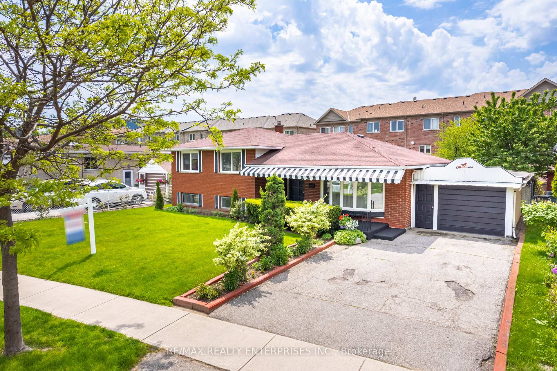 Photo 4 of 3 Savarin Street, Scarborough, Eglinton East — HOMEH