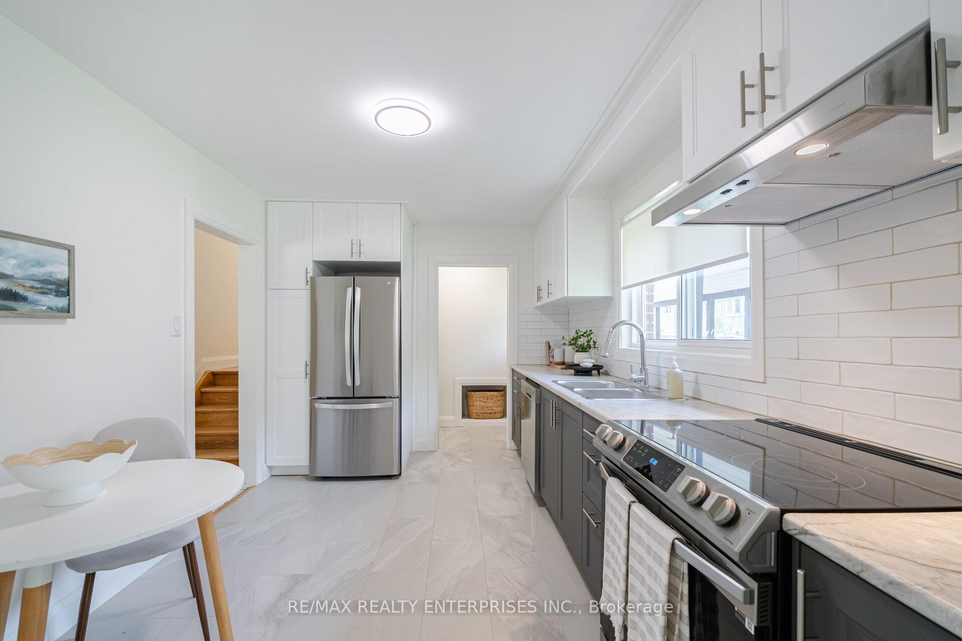 Photo 16 of 3 Savarin Street, Scarborough, Eglinton East — HOMEH