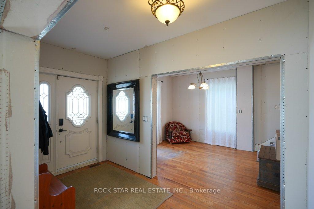 Photo 3 of 405 Upper Wentworth Street, Hamilton, Inch Park — HOMEH