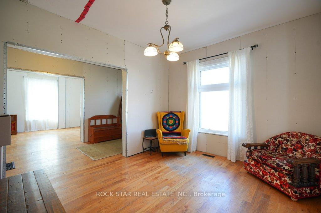 Photo 2 of 405 Upper Wentworth Street, Hamilton, Inch Park — HOMEH