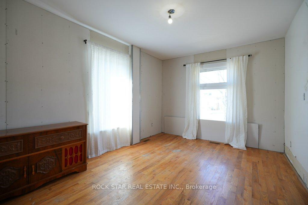 Photo 11 of 405 Upper Wentworth Street, Hamilton, Inch Park — HOMEH