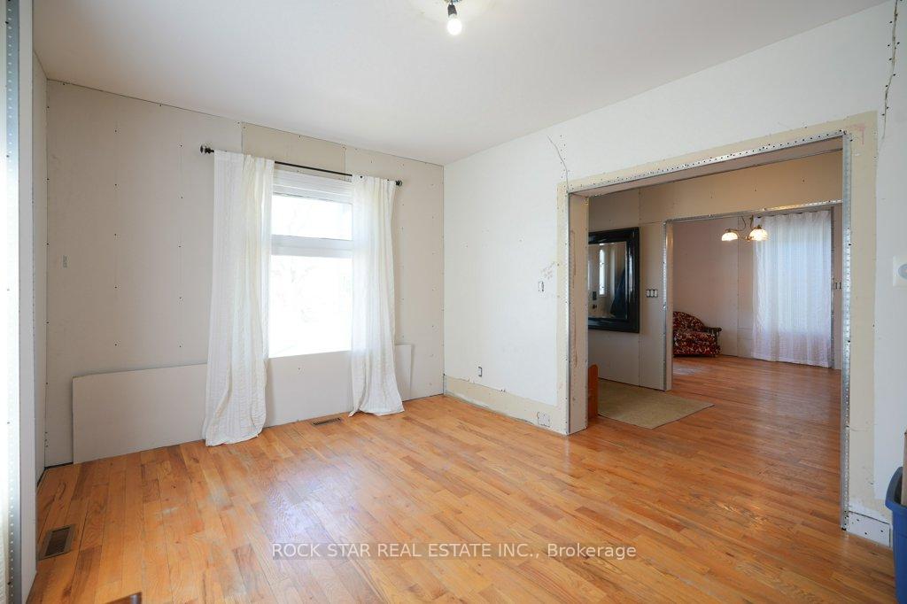 Photo 4 of 405 Upper Wentworth Street, Hamilton, Inch Park — HOMEH