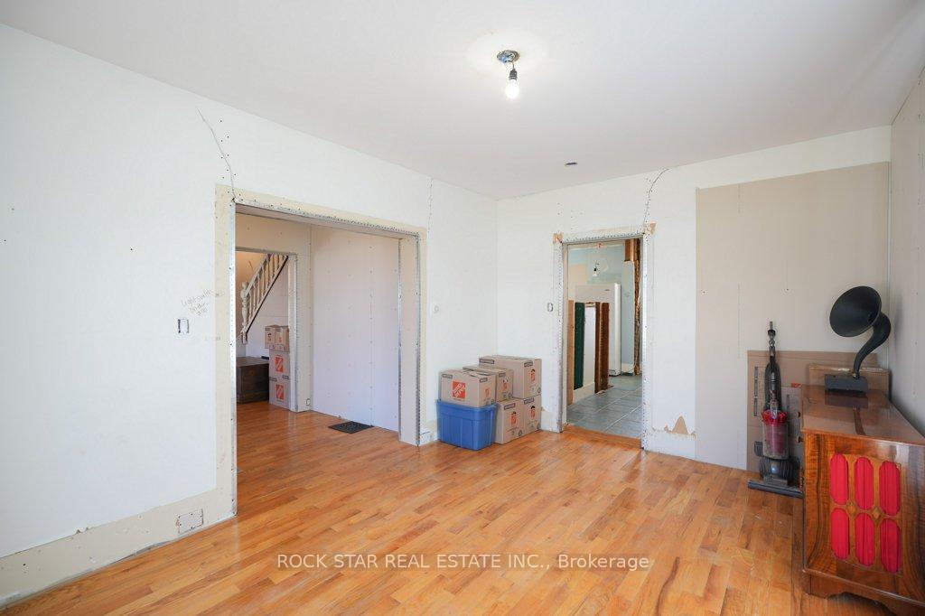 Photo 9 of 405 Upper Wentworth Street, Hamilton, Inch Park — HOMEH