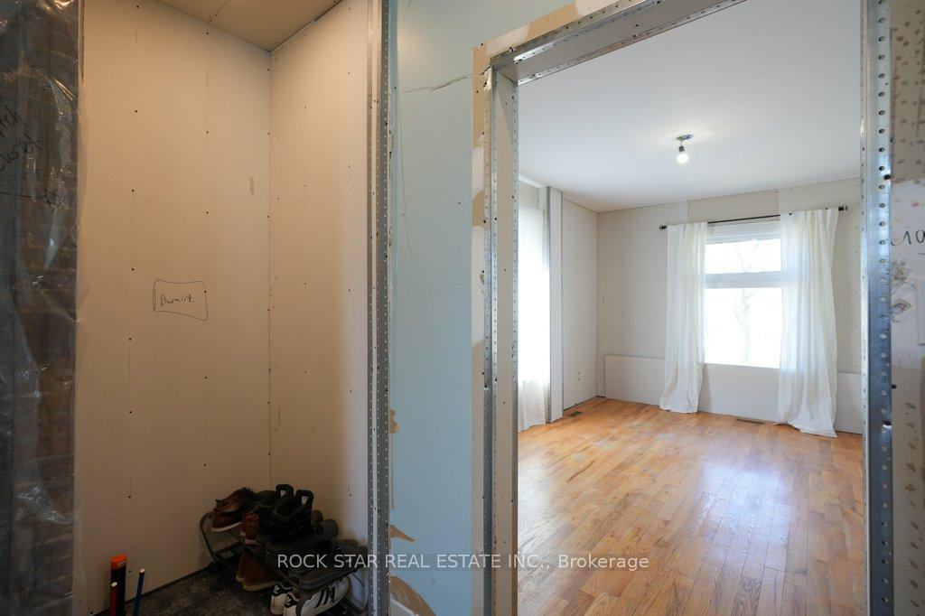 Photo 12 of 405 Upper Wentworth Street, Hamilton, Inch Park — HOMEH
